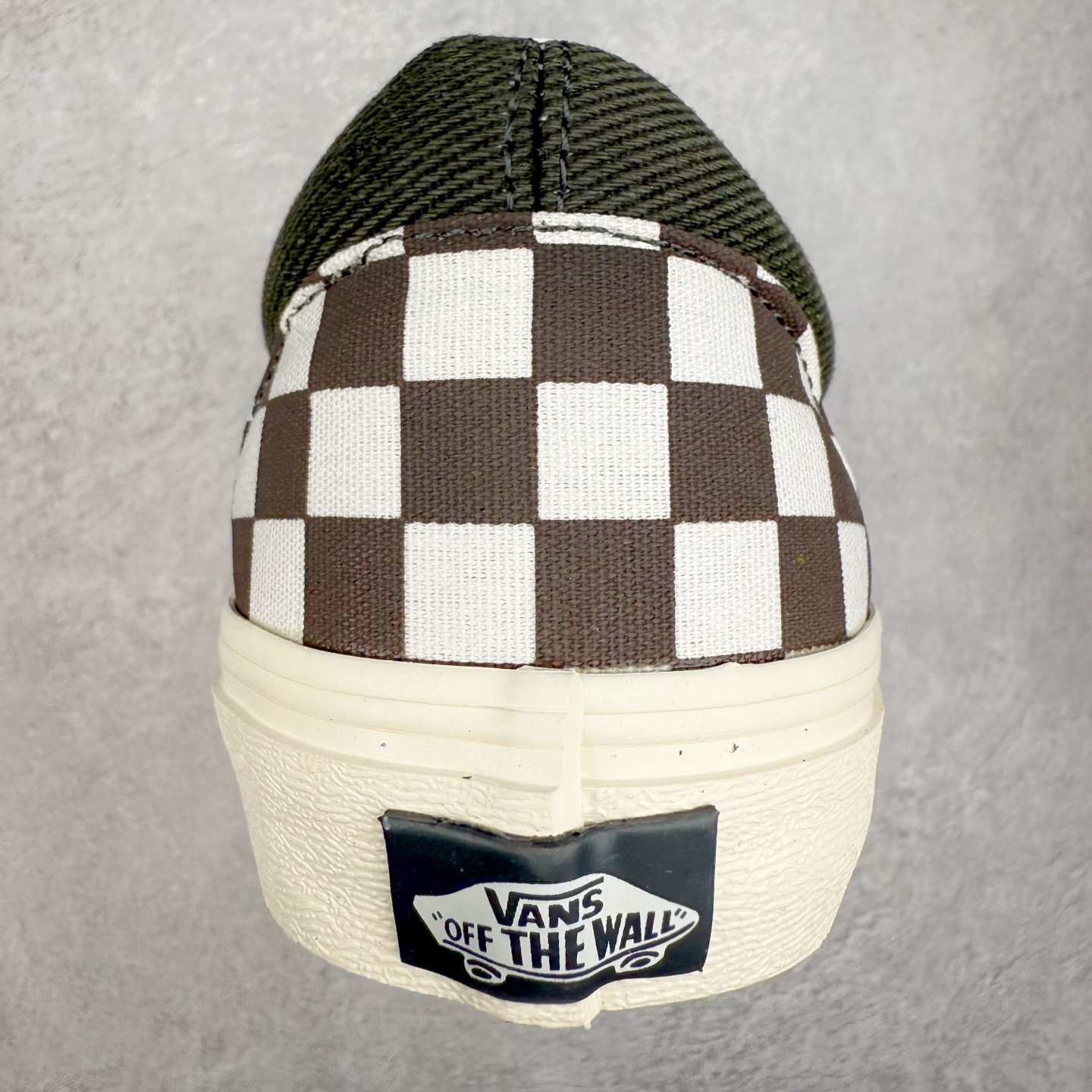 图片[8]-VAINL ARCHIVE x Vans Era 联名款 此次联名同时采用水洗和做旧工艺 使得整体鞋款呈现出不同的层次感 Era鞋面被水洗黑牛仔布覆盖 鞋舌处采用牛皮革材质凸显质感 后跟及内衬点缀Vans标志性满印棋盘格设计 诚意满满 货号：VN000CQ6RUX 尺码：35 36 36.5 37 38 38.5 39 40 40.5 41 42 42.5 43 44-选品中心