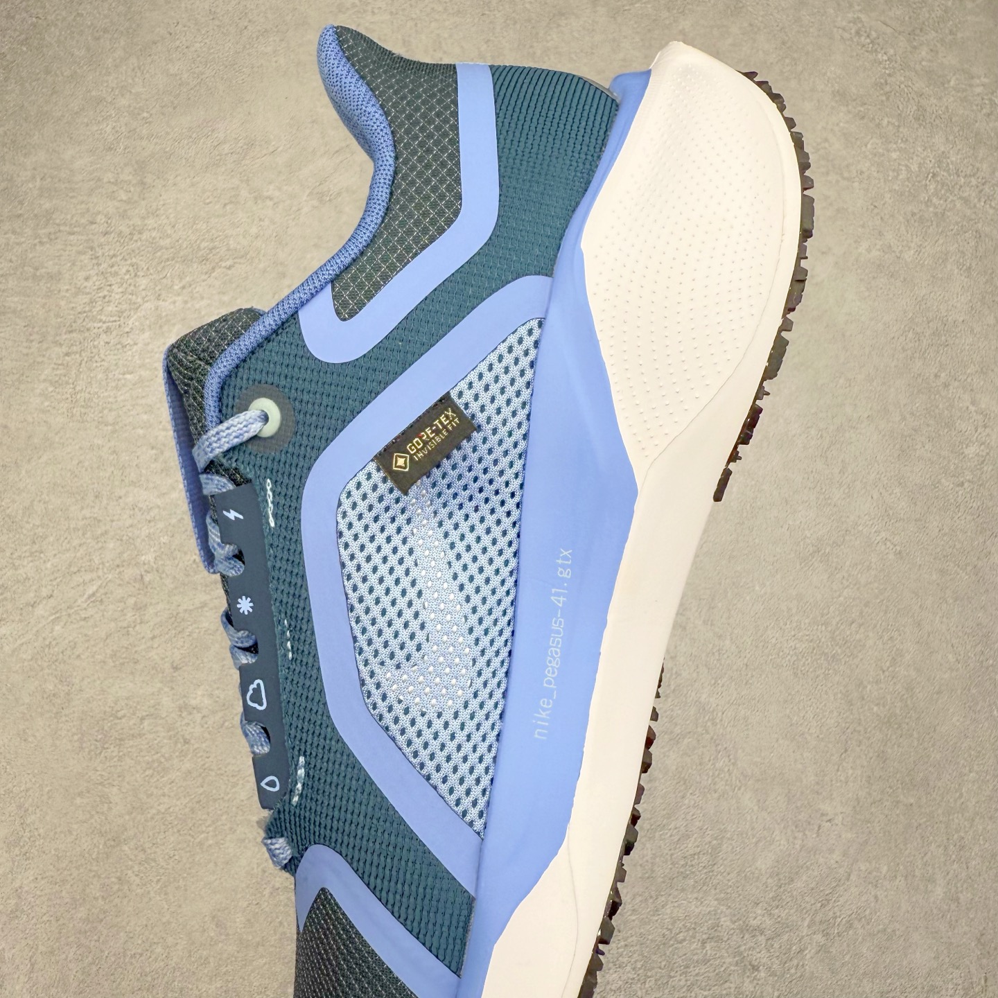 图片[7]-＃特价福利 NK Zoom Pegasus 飞马41代马拉松系列网面透气缓震疾速跑鞋 拥有 Zoom Air 一如既往的稳定感和流畅感 鞋面采用工程网眼设计 为特定高热区域营造出色透气性 进一步增加鞋面的穿孔数量 让足部能够快速散热 中足搭配 Flywire 飞线 在高速运动时营造舒适稳定的贴合感 内置Zoon气垫加持 动力十足 尺码：36 36.5 37.5 38 38.5 39 40 40.5 41 42 42.5 43 44 44.5 45-选品中心