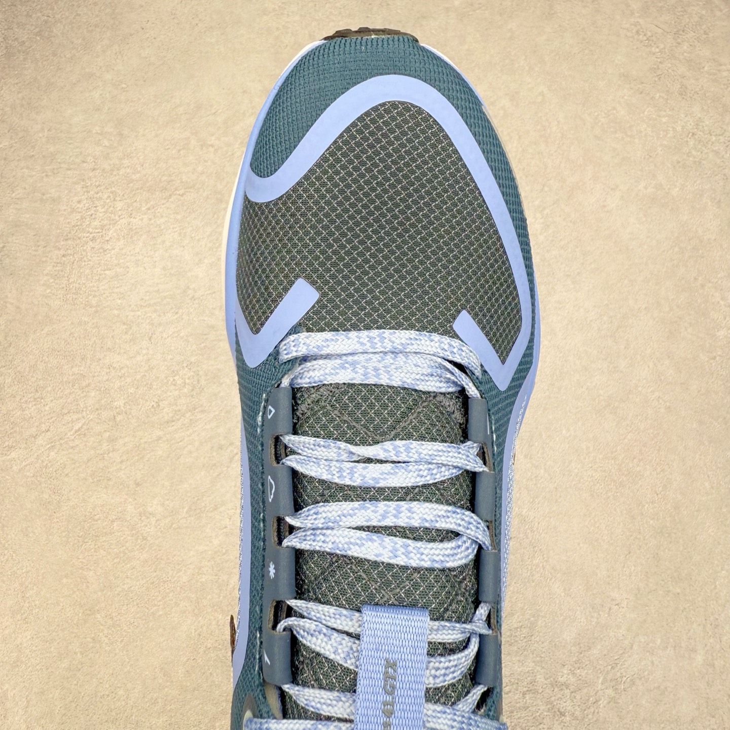 图片[4]-＃特价福利 NK Zoom Pegasus 飞马41代马拉松系列网面透气缓震疾速跑鞋 拥有 Zoom Air 一如既往的稳定感和流畅感 鞋面采用工程网眼设计 为特定高热区域营造出色透气性 进一步增加鞋面的穿孔数量 让足部能够快速散热 中足搭配 Flywire 飞线 在高速运动时营造舒适稳定的贴合感 内置Zoon气垫加持 动力十足 尺码：36 36.5 37.5 38 38.5 39 40 40.5 41 42 42.5 43 44 44.5 45-选品中心