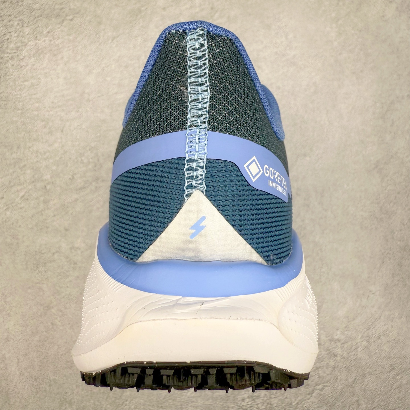 图片[8]-＃特价福利 NK Zoom Pegasus 飞马41代马拉松系列网面透气缓震疾速跑鞋 拥有 Zoom Air 一如既往的稳定感和流畅感 鞋面采用工程网眼设计 为特定高热区域营造出色透气性 进一步增加鞋面的穿孔数量 让足部能够快速散热 中足搭配 Flywire 飞线 在高速运动时营造舒适稳定的贴合感 内置Zoon气垫加持 动力十足 尺码：36 36.5 37.5 38 38.5 39 40 40.5 41 42 42.5 43 44 44.5 45-选品中心