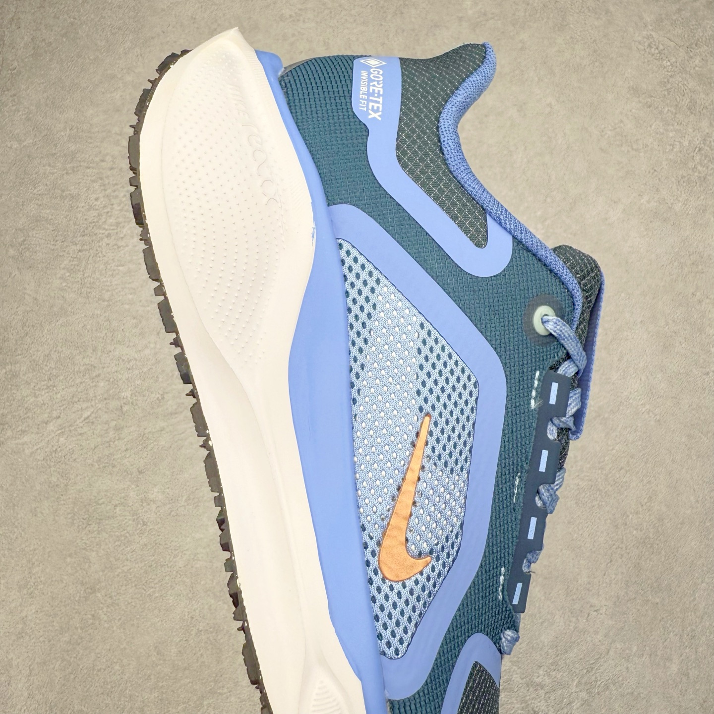 图片[6]-＃特价福利 NK Zoom Pegasus 飞马41代马拉松系列网面透气缓震疾速跑鞋 拥有 Zoom Air 一如既往的稳定感和流畅感 鞋面采用工程网眼设计 为特定高热区域营造出色透气性 进一步增加鞋面的穿孔数量 让足部能够快速散热 中足搭配 Flywire 飞线 在高速运动时营造舒适稳定的贴合感 内置Zoon气垫加持 动力十足 尺码：36 36.5 37.5 38 38.5 39 40 40.5 41 42 42.5 43 44 44.5 45-选品中心