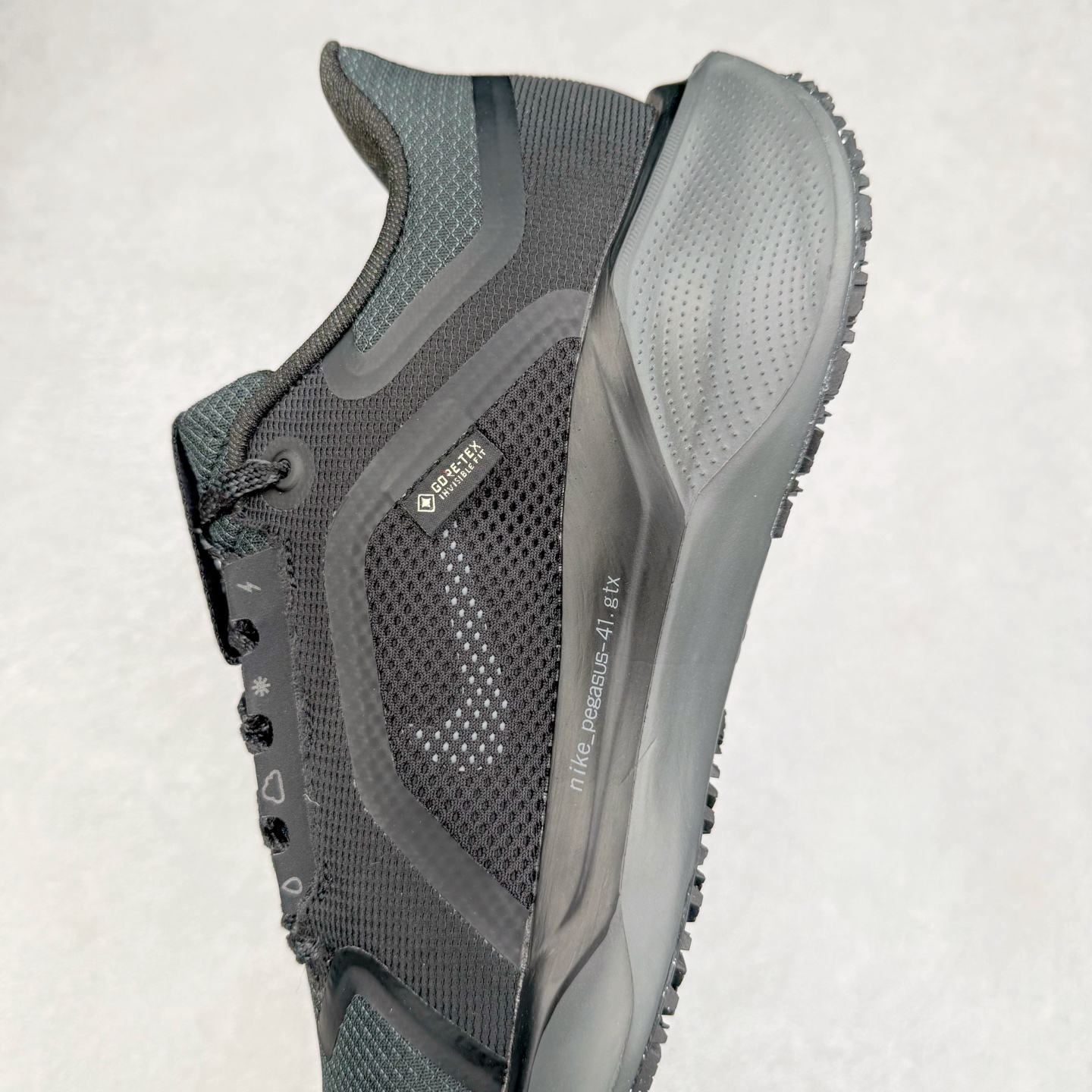 图片[7]-＃特价福利 NK Zoom Pegasus 飞马41代马拉松系列网面透气缓震疾速跑鞋 拥有 Zoom Air 一如既往的稳定感和流畅感 鞋面采用工程网眼设计 为特定高热区域营造出色透气性 进一步增加鞋面的穿孔数量 让足部能够快速散热 中足搭配 Flywire 飞线 在高速运动时营造舒适稳定的贴合感 内置Zoon气垫加持 动力十足 尺码：36 36.5 37.5 38 38.5 39 40 40.5 41 42 42.5 43 44 44.5 45-选品中心