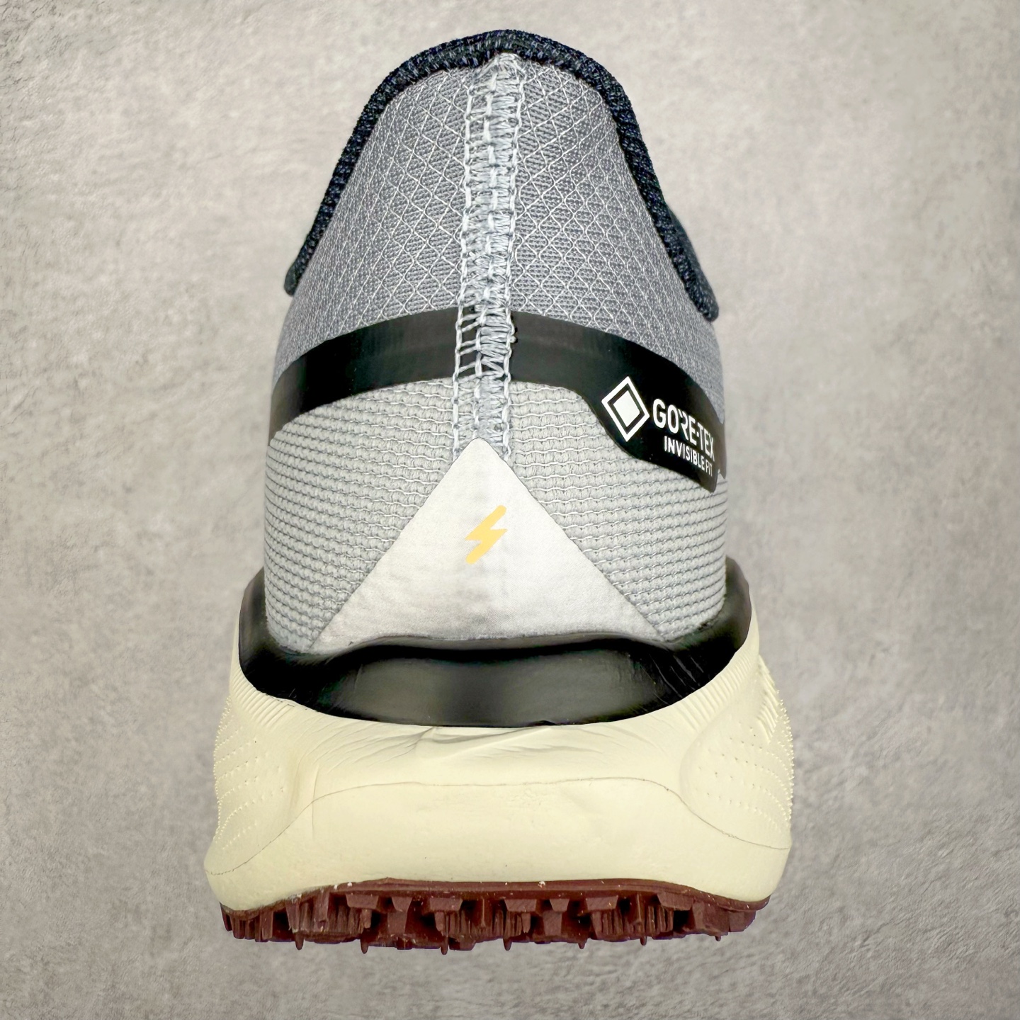 图片[8]-＃特价福利 NK Zoom Pegasus 飞马41代马拉松系列网面透气缓震疾速跑鞋 拥有 Zoom Air 一如既往的稳定感和流畅感 鞋面采用工程网眼设计 为特定高热区域营造出色透气性 进一步增加鞋面的穿孔数量 让足部能够快速散热 中足搭配 Flywire 飞线 在高速运动时营造舒适稳定的贴合感 内置Zoon气垫加持 动力十足 尺码：36 36.5 37.5 38 38.5 39 40 40.5 41 42 42.5 43 44 44.5 45-选品中心