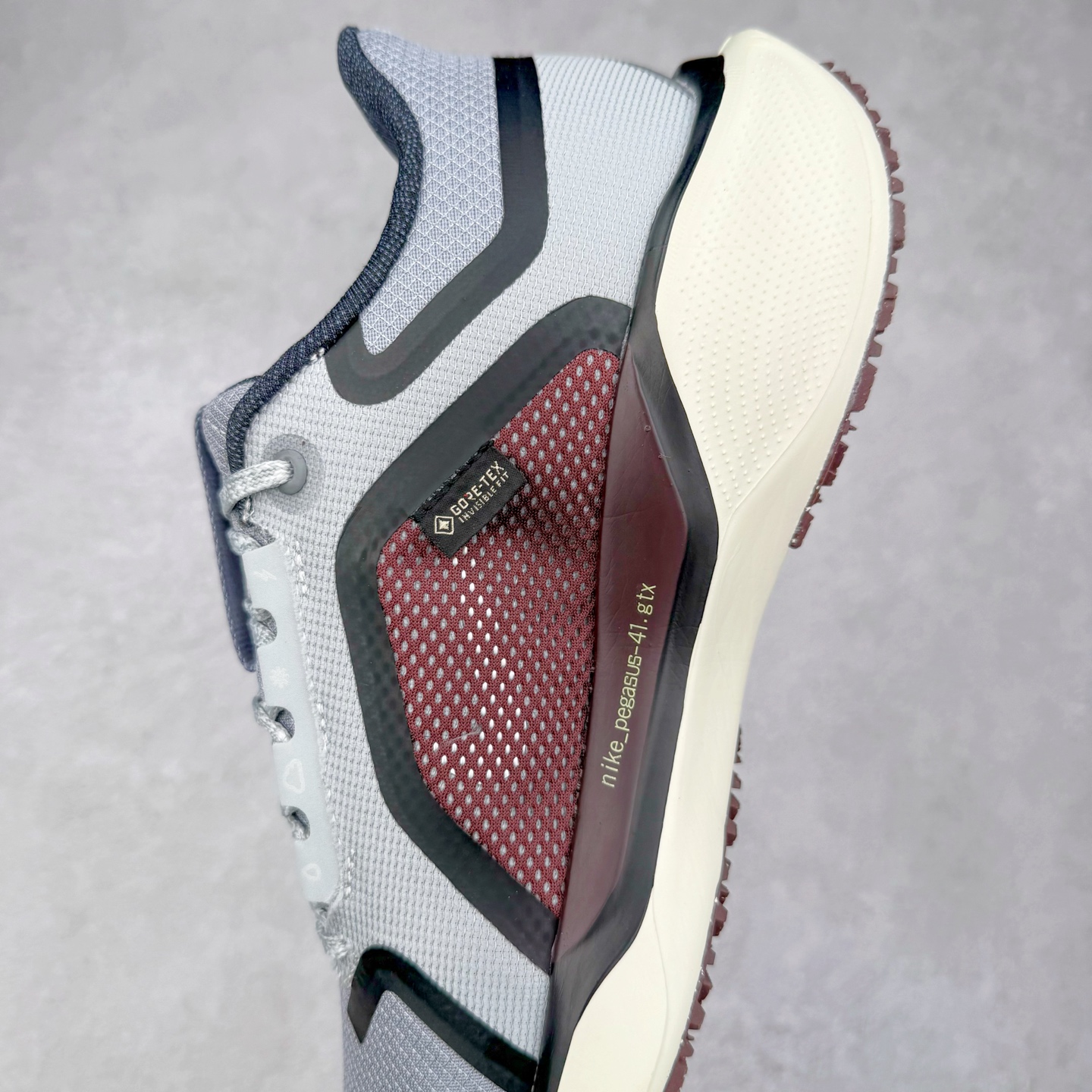 图片[7]-＃特价福利 NK Zoom Pegasus 飞马41代马拉松系列网面透气缓震疾速跑鞋 拥有 Zoom Air 一如既往的稳定感和流畅感 鞋面采用工程网眼设计 为特定高热区域营造出色透气性 进一步增加鞋面的穿孔数量 让足部能够快速散热 中足搭配 Flywire 飞线 在高速运动时营造舒适稳定的贴合感 内置Zoon气垫加持 动力十足 尺码：36 36.5 37.5 38 38.5 39 40 40.5 41 42 42.5 43 44 44.5 45-选品中心