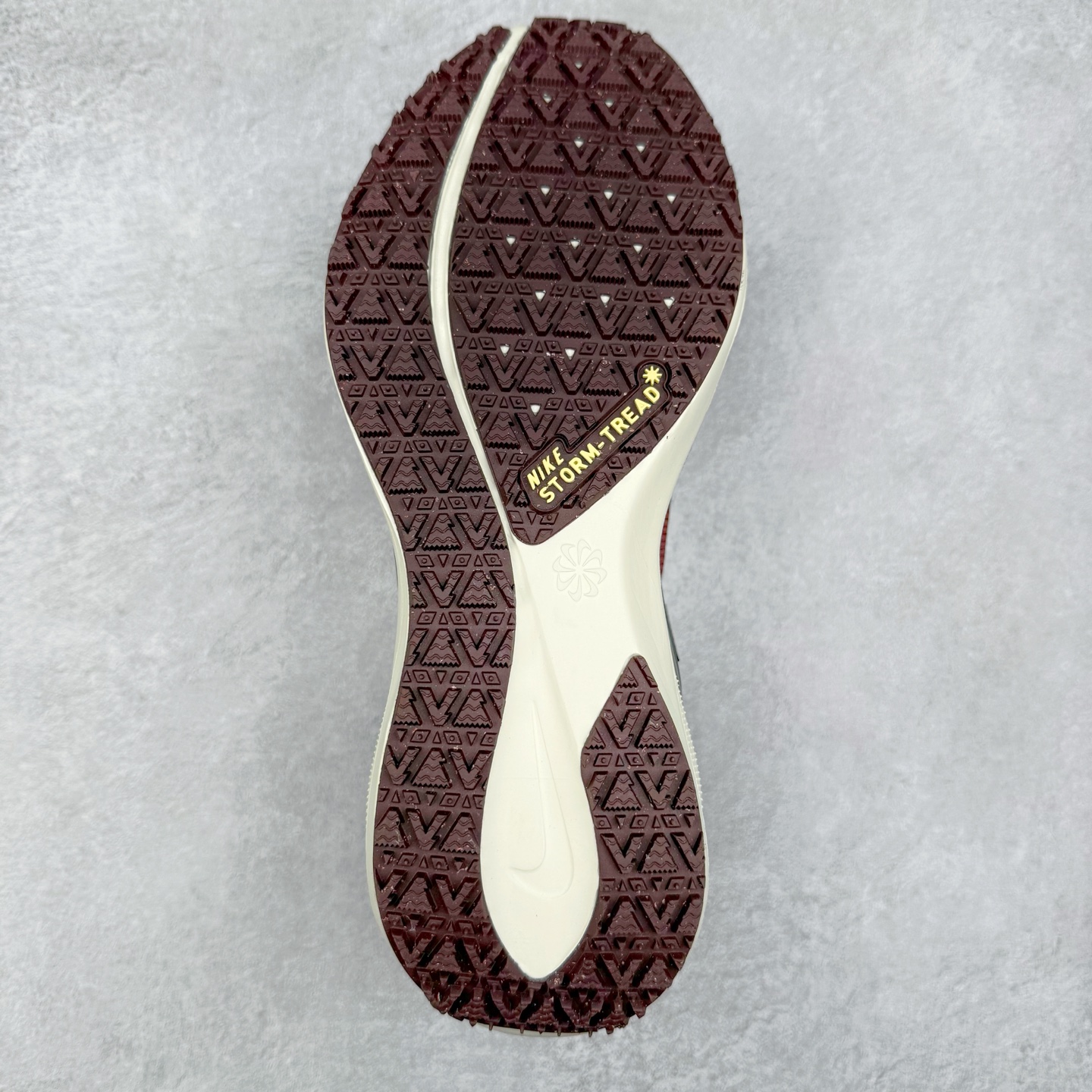 图片[9]-＃特价福利 NK Zoom Pegasus 飞马41代马拉松系列网面透气缓震疾速跑鞋 拥有 Zoom Air 一如既往的稳定感和流畅感 鞋面采用工程网眼设计 为特定高热区域营造出色透气性 进一步增加鞋面的穿孔数量 让足部能够快速散热 中足搭配 Flywire 飞线 在高速运动时营造舒适稳定的贴合感 内置Zoon气垫加持 动力十足 尺码：36 36.5 37.5 38 38.5 39 40 40.5 41 42 42.5 43 44 44.5 45-选品中心