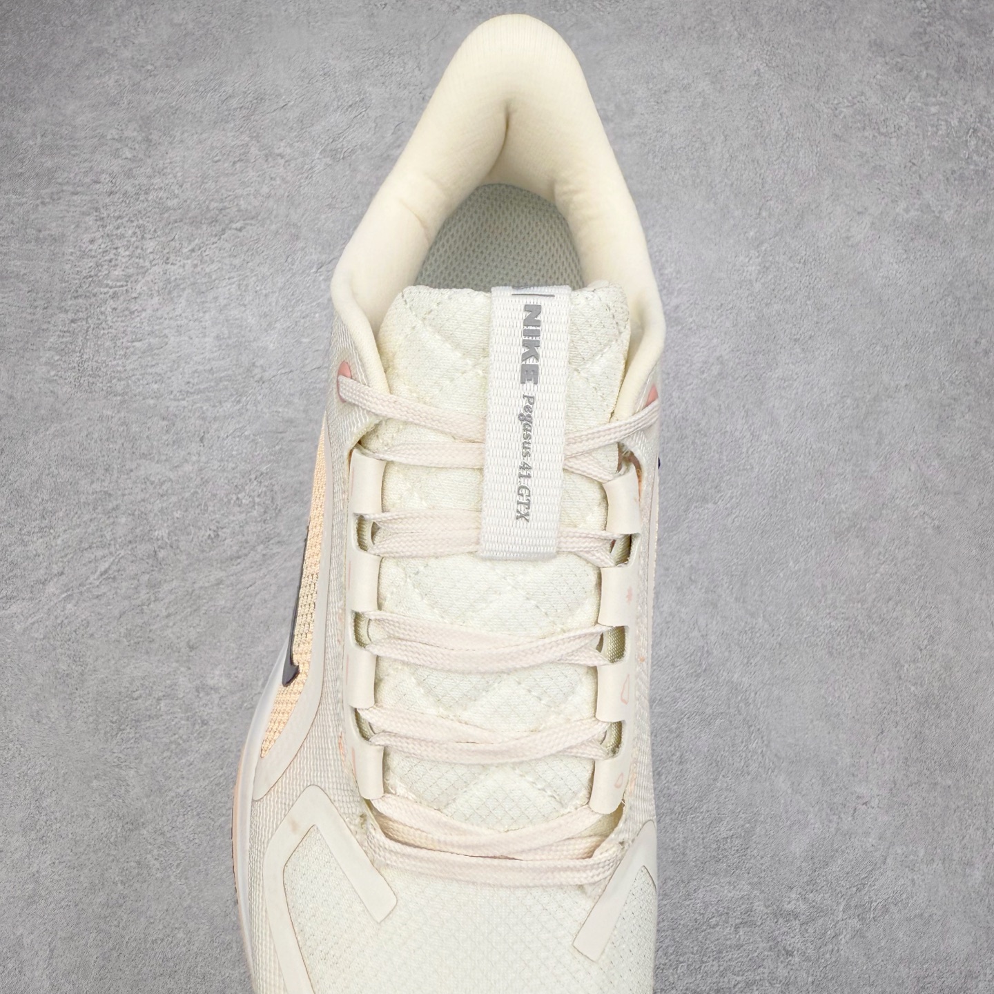 图片[5]-＃特价福利 NK Zoom Pegasus 飞马41代马拉松系列网面透气缓震疾速跑鞋 拥有 Zoom Air 一如既往的稳定感和流畅感 鞋面采用工程网眼设计 为特定高热区域营造出色透气性 进一步增加鞋面的穿孔数量 让足部能够快速散热 中足搭配 Flywire 飞线 在高速运动时营造舒适稳定的贴合感 内置Zoon气垫加持 动力十足 尺码：36 36.5 37.5 38 38.5 39 40 40.5 41 42 42.5 43 44 44.5 45-选品中心