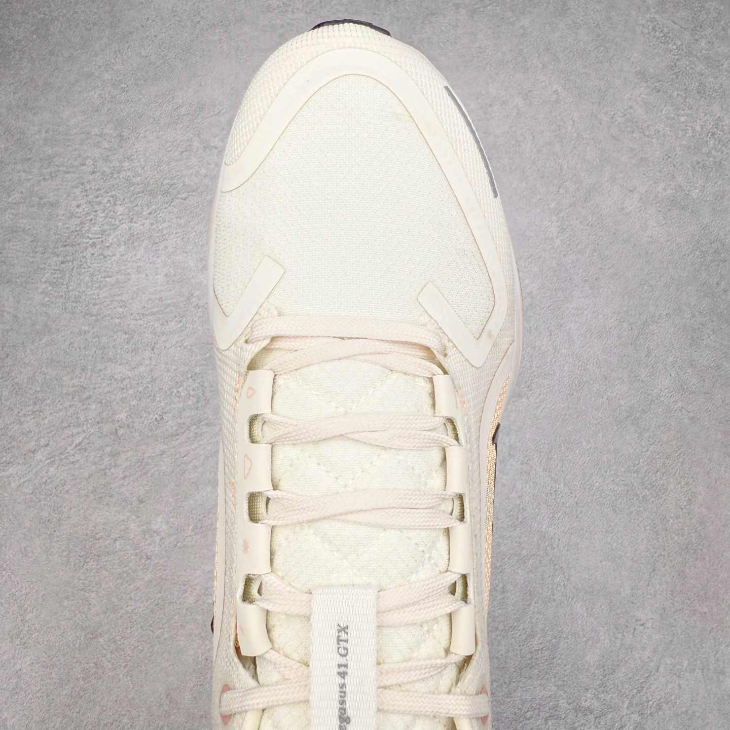 图片[4]-＃特价福利 NK Zoom Pegasus 飞马41代马拉松系列网面透气缓震疾速跑鞋 拥有 Zoom Air 一如既往的稳定感和流畅感 鞋面采用工程网眼设计 为特定高热区域营造出色透气性 进一步增加鞋面的穿孔数量 让足部能够快速散热 中足搭配 Flywire 飞线 在高速运动时营造舒适稳定的贴合感 内置Zoon气垫加持 动力十足 尺码：36 36.5 37.5 38 38.5 39 40 40.5 41 42 42.5 43 44 44.5 45-选品中心