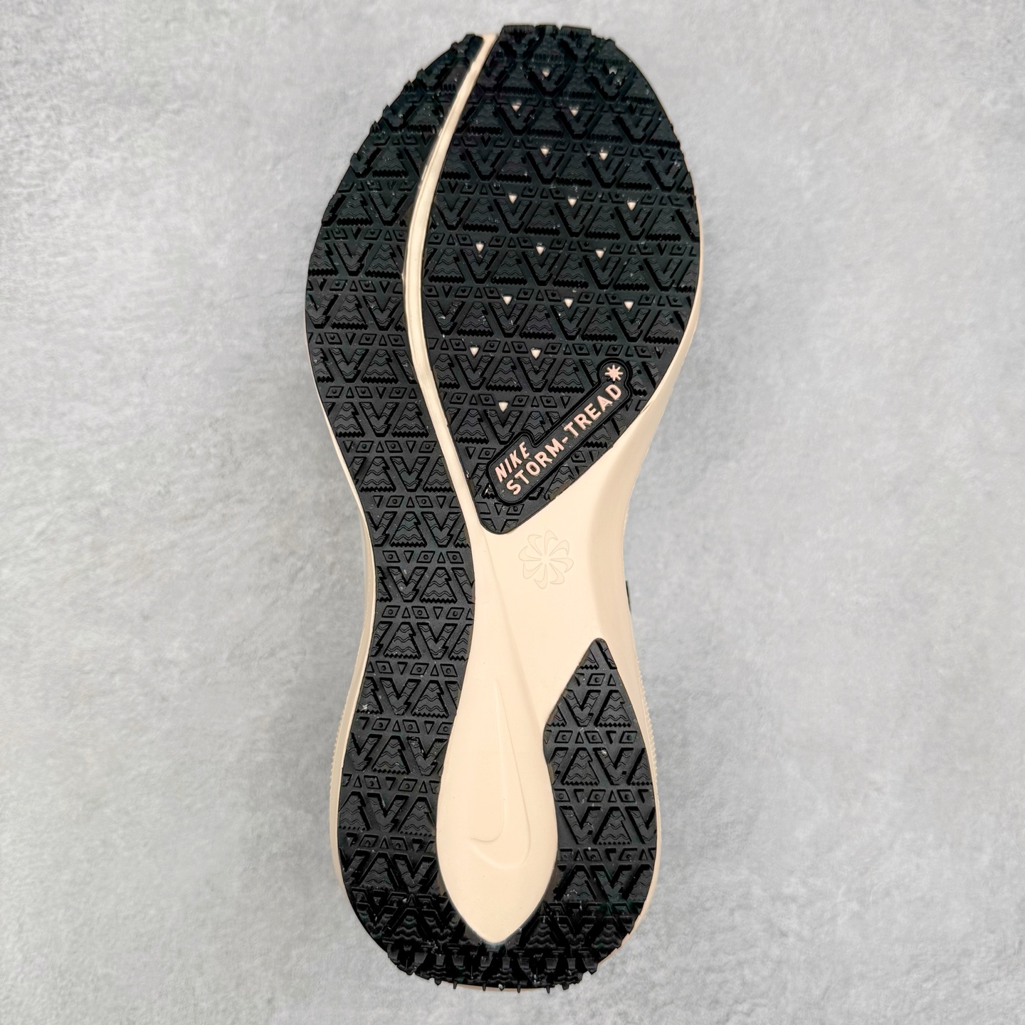 图片[9]-＃特价福利 NK Zoom Pegasus 飞马41代马拉松系列网面透气缓震疾速跑鞋 拥有 Zoom Air 一如既往的稳定感和流畅感 鞋面采用工程网眼设计 为特定高热区域营造出色透气性 进一步增加鞋面的穿孔数量 让足部能够快速散热 中足搭配 Flywire 飞线 在高速运动时营造舒适稳定的贴合感 内置Zoon气垫加持 动力十足 尺码：36 36.5 37.5 38 38.5 39 40 40.5 41 42 42.5 43 44 44.5 45-选品中心