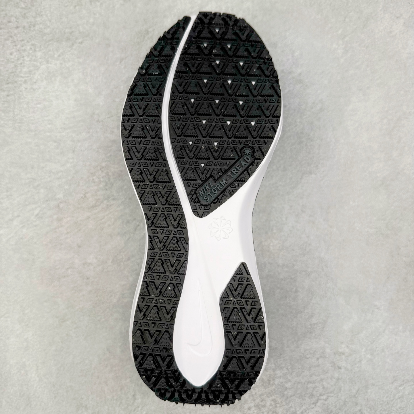 图片[9]-＃特价福利 NK Zoom Pegasus 飞马41代马拉松系列网面透气缓震疾速跑鞋 拥有 Zoom Air 一如既往的稳定感和流畅感 鞋面采用工程网眼设计 为特定高热区域营造出色透气性 进一步增加鞋面的穿孔数量 让足部能够快速散热 中足搭配 Flywire 飞线 在高速运动时营造舒适稳定的贴合感 内置Zoon气垫加持 动力十足 尺码：36 36.5 37.5 38 38.5 39 40 40.5 41 42 42.5 43 44 44.5 45-选品中心