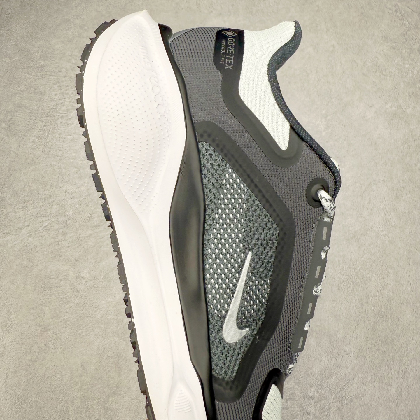 图片[6]-＃特价福利 NK Zoom Pegasus 飞马41代马拉松系列网面透气缓震疾速跑鞋 拥有 Zoom Air 一如既往的稳定感和流畅感 鞋面采用工程网眼设计 为特定高热区域营造出色透气性 进一步增加鞋面的穿孔数量 让足部能够快速散热 中足搭配 Flywire 飞线 在高速运动时营造舒适稳定的贴合感 内置Zoon气垫加持 动力十足 尺码：36 36.5 37.5 38 38.5 39 40 40.5 41 42 42.5 43 44 44.5 45-选品中心