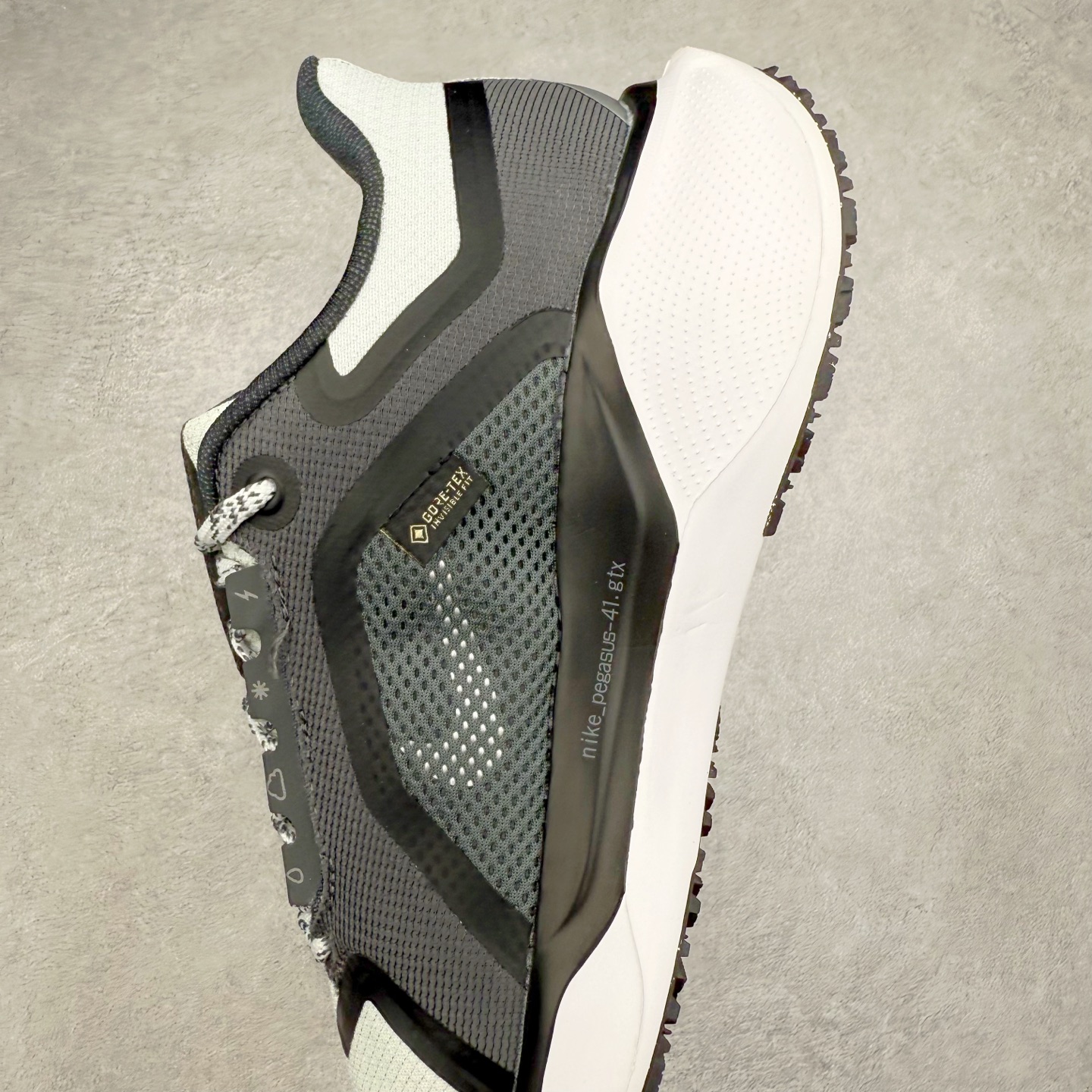 图片[7]-＃特价福利 NK Zoom Pegasus 飞马41代马拉松系列网面透气缓震疾速跑鞋 拥有 Zoom Air 一如既往的稳定感和流畅感 鞋面采用工程网眼设计 为特定高热区域营造出色透气性 进一步增加鞋面的穿孔数量 让足部能够快速散热 中足搭配 Flywire 飞线 在高速运动时营造舒适稳定的贴合感 内置Zoon气垫加持 动力十足 尺码：36 36.5 37.5 38 38.5 39 40 40.5 41 42 42.5 43 44 44.5 45-选品中心