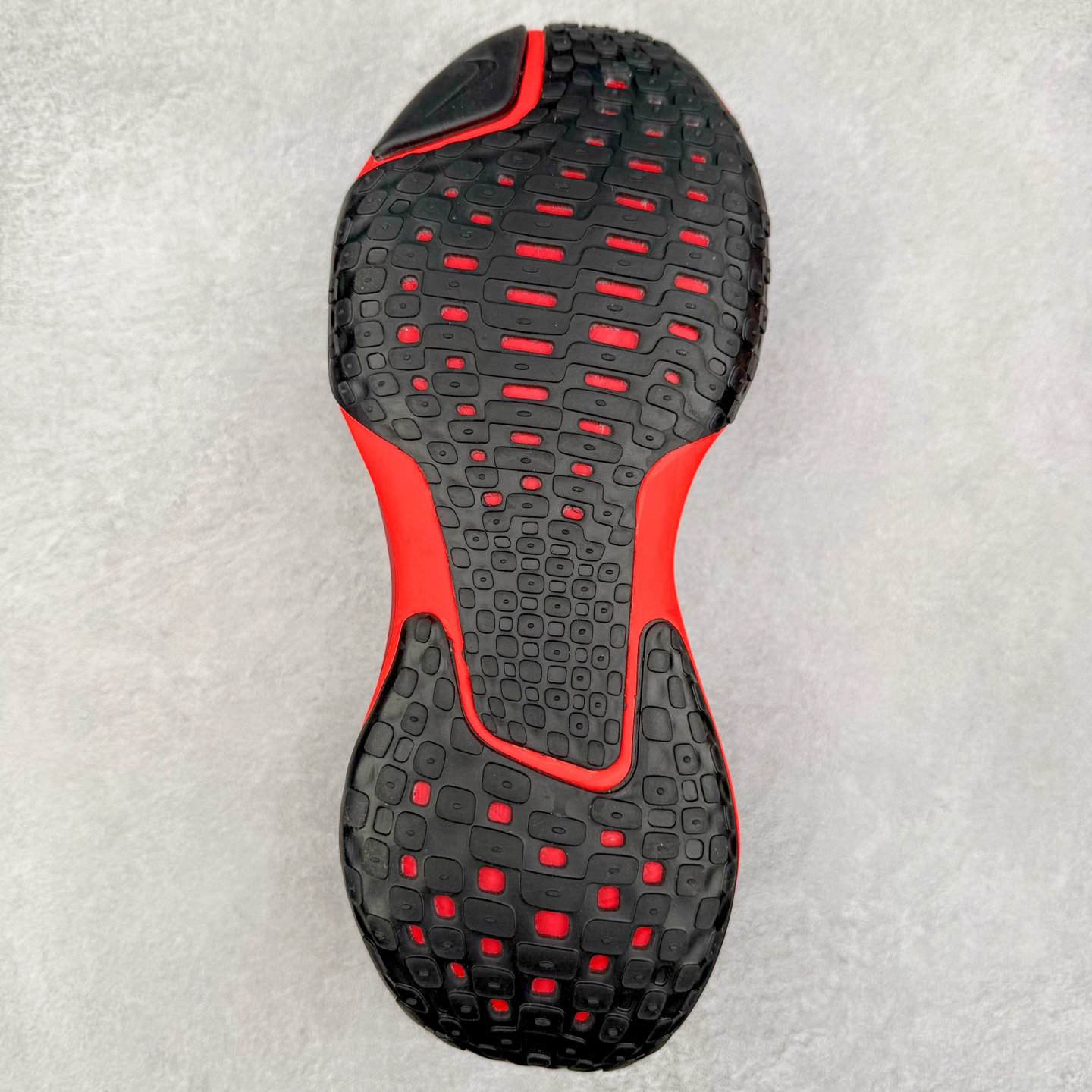 图片[9]-＃福利特价 NK ZoomX Invincible Run Flyknit FK3 不可战胜3代系列轻量飞织低帮休闲运动慢跑鞋 此鞋专为短跑运动员而生 是为 5 至 10 公里距离的赛事和训练打造 整体设计采用流线型的轻质工程网眼材质构成鞋面 并与其他 Running 旗舰鞋款同样搭载全脚掌 ZoomX 缓冲中底 搭配 Pebax 物料与橡胶外底 ZoomX StreakFly 首发配色以Prototype呈现 其灵感是来自开发期间的磨损测试 透过编号的标记与内侧的预期跑步距离突出研发过程 尺码：36 36.5 37.5 38 38.5 39 40 40.5 41 42 42.5 43 44 44.5 45-选品中心