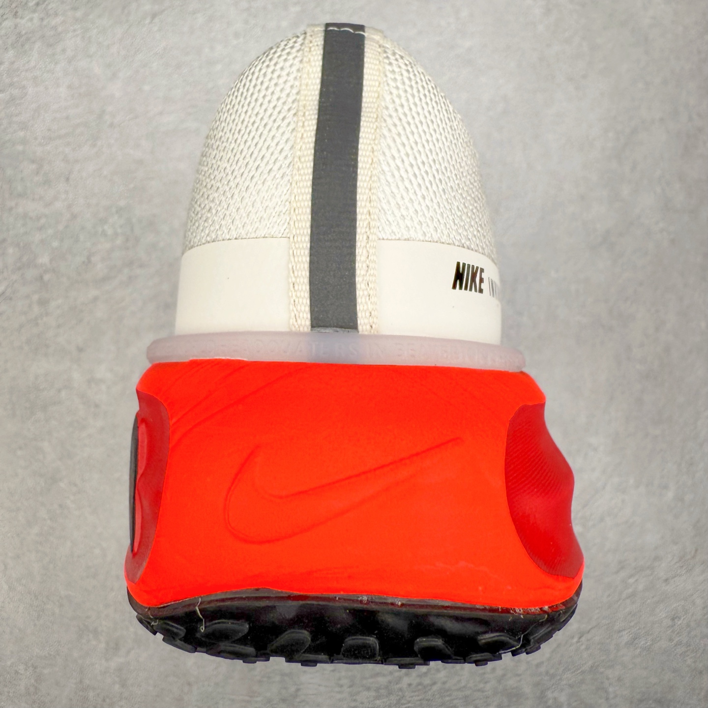 图片[8]-＃福利特价 NK ZoomX Invincible Run Flyknit FK3 不可战胜3代系列轻量飞织低帮休闲运动慢跑鞋 此鞋专为短跑运动员而生 是为 5 至 10 公里距离的赛事和训练打造 整体设计采用流线型的轻质工程网眼材质构成鞋面 并与其他 Running 旗舰鞋款同样搭载全脚掌 ZoomX 缓冲中底 搭配 Pebax 物料与橡胶外底 ZoomX StreakFly 首发配色以Prototype呈现 其灵感是来自开发期间的磨损测试 透过编号的标记与内侧的预期跑步距离突出研发过程 尺码：36 36.5 37.5 38 38.5 39 40 40.5 41 42 42.5 43 44 44.5 45-选品中心