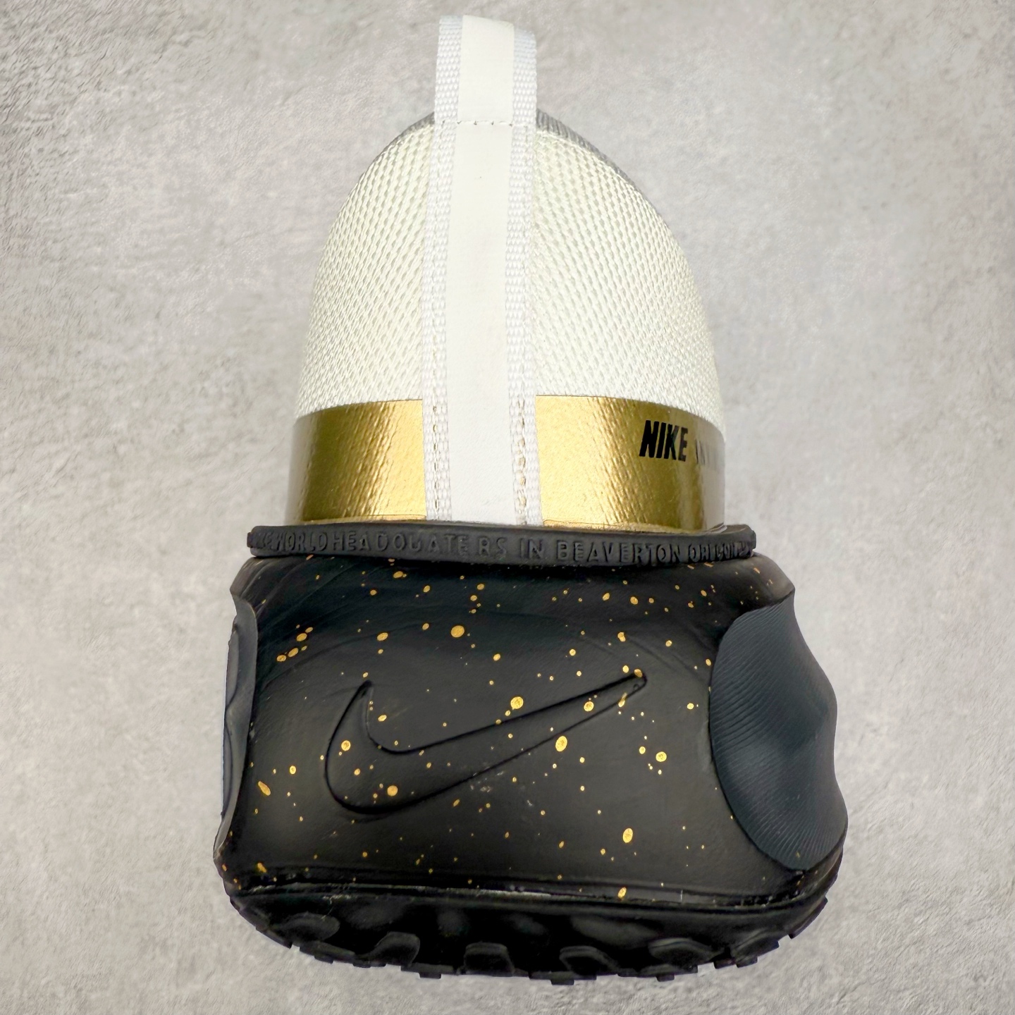 图片[8]-＃福利特价 NK ZoomX Invincible Run Flyknit FK3 不可战胜3代系列轻量飞织低帮休闲运动慢跑鞋 此鞋专为短跑运动员而生 是为 5 至 10 公里距离的赛事和训练打造 整体设计采用流线型的轻质工程网眼材质构成鞋面 并与其他 Running 旗舰鞋款同样搭载全脚掌 ZoomX 缓冲中底 搭配 Pebax 物料与橡胶外底 ZoomX StreakFly 首发配色以Prototype呈现 其灵感是来自开发期间的磨损测试 透过编号的标记与内侧的预期跑步距离突出研发过程 尺码：36 36.5 37.5 38 38.5 39 40 40.5 41 42 42.5 43 44 44.5 45-选品中心