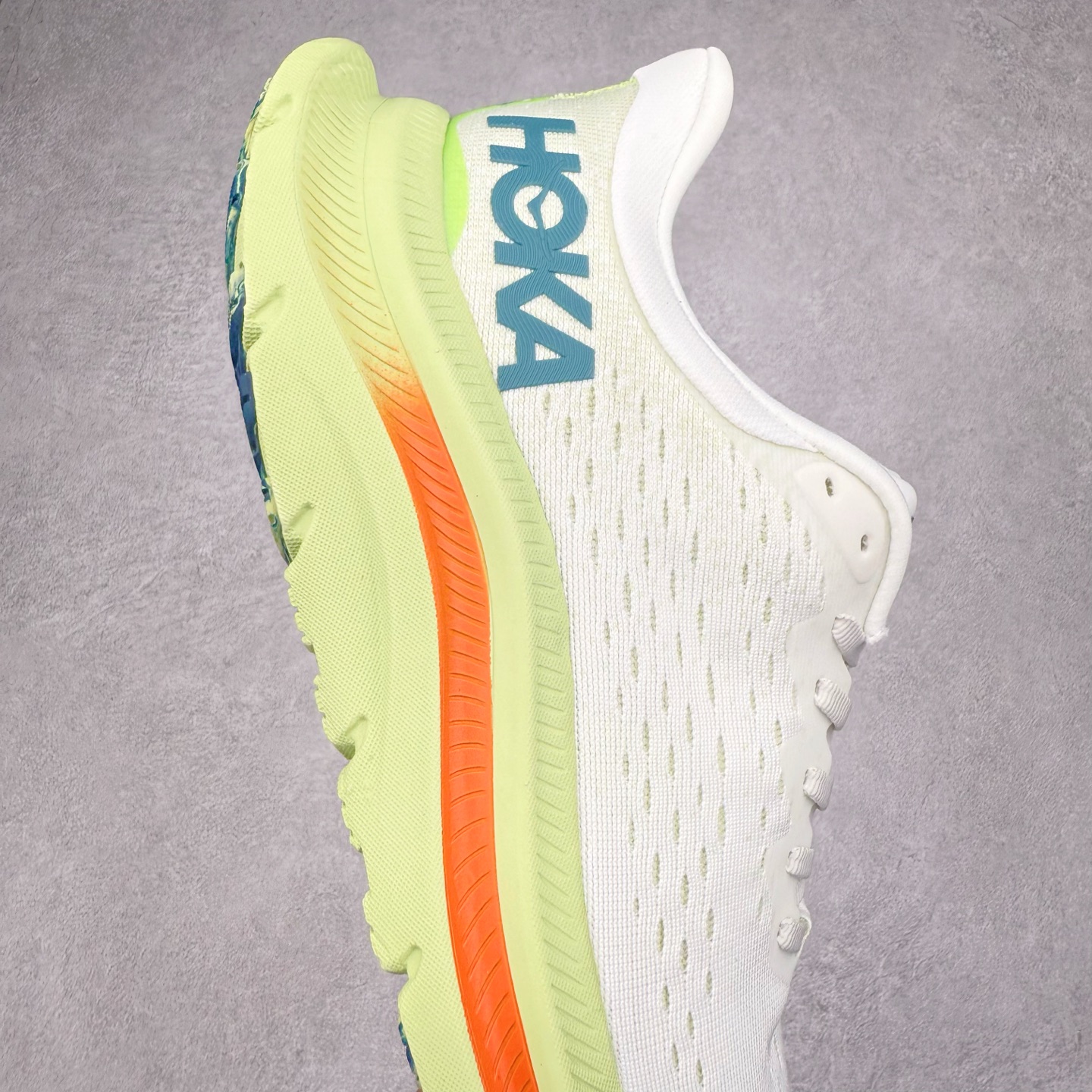 图片[6]-HOKA ONE ONE Kawana 运动鞋 设计采用再生植物纤维网纱制成独特的新型鞋面 工程网纱鞋面柔软透气 搭载 HOKA 标志性缓震中底 提供贴合脚感的同时 还带来有力的支撑 可以在不同速度下兼顾耐久性 是跑步新手和运动爱好者在多场景跑步、运动健身和日常通勤时的不二之选 前后掌 5mm 落差的缓震中底与凹槽设计外底结合速度型滚动平衡技术 可在步伐转换的过程中确保平稳过渡 加长版鞋跟和符合人体工学的跟腱部结构赋予运动爱好者轻盈舒适的脚感 KAWANA 以备受追捧的 MACH 4 作为灵感之源 鞋跟处的 SwallowTail™ 几何造型可在落地时缔造流畅稳定的步态 得以实现柔韧保护 后跟延伸而出的鞋提方便穿脱 全方位提升了整双鞋的穿着体验 尺码：36 36.5 37.5 38 38.5 39 40 40.5 41 42 42.5 43 44 44.5 45-选品中心