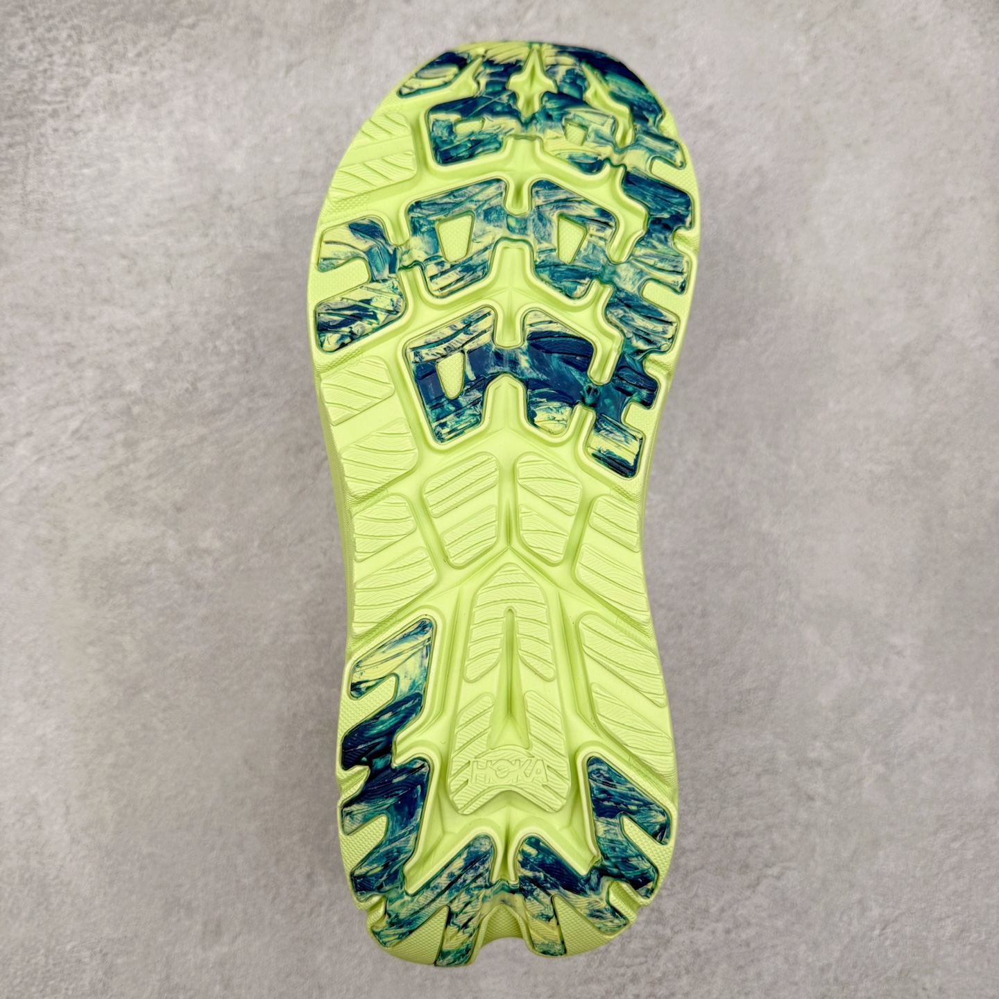 图片[9]-HOKA ONE ONE Kawana 运动鞋 设计采用再生植物纤维网纱制成独特的新型鞋面 工程网纱鞋面柔软透气 搭载 HOKA 标志性缓震中底 提供贴合脚感的同时 还带来有力的支撑 可以在不同速度下兼顾耐久性 是跑步新手和运动爱好者在多场景跑步、运动健身和日常通勤时的不二之选 前后掌 5mm 落差的缓震中底与凹槽设计外底结合速度型滚动平衡技术 可在步伐转换的过程中确保平稳过渡 加长版鞋跟和符合人体工学的跟腱部结构赋予运动爱好者轻盈舒适的脚感 KAWANA 以备受追捧的 MACH 4 作为灵感之源 鞋跟处的 SwallowTail™ 几何造型可在落地时缔造流畅稳定的步态 得以实现柔韧保护 后跟延伸而出的鞋提方便穿脱 全方位提升了整双鞋的穿着体验 尺码：36 36.5 37.5 38 38.5 39 40 40.5 41 42 42.5 43 44 44.5 45-选品中心