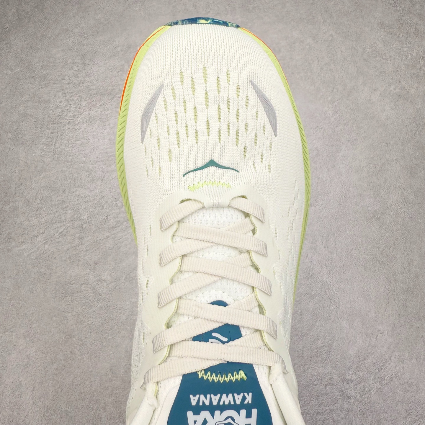 图片[4]-HOKA ONE ONE Kawana 运动鞋 设计采用再生植物纤维网纱制成独特的新型鞋面 工程网纱鞋面柔软透气 搭载 HOKA 标志性缓震中底 提供贴合脚感的同时 还带来有力的支撑 可以在不同速度下兼顾耐久性 是跑步新手和运动爱好者在多场景跑步、运动健身和日常通勤时的不二之选 前后掌 5mm 落差的缓震中底与凹槽设计外底结合速度型滚动平衡技术 可在步伐转换的过程中确保平稳过渡 加长版鞋跟和符合人体工学的跟腱部结构赋予运动爱好者轻盈舒适的脚感 KAWANA 以备受追捧的 MACH 4 作为灵感之源 鞋跟处的 SwallowTail™ 几何造型可在落地时缔造流畅稳定的步态 得以实现柔韧保护 后跟延伸而出的鞋提方便穿脱 全方位提升了整双鞋的穿着体验 尺码：36 36.5 37.5 38 38.5 39 40 40.5 41 42 42.5 43 44 44.5 45-选品中心