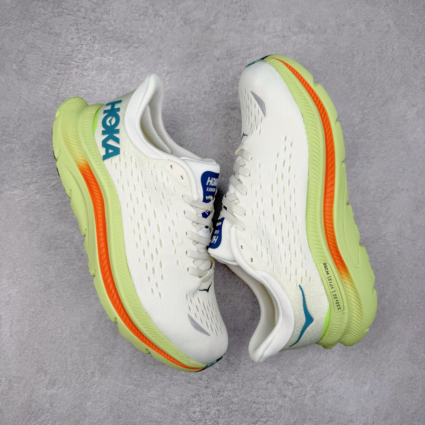 图片[3]-HOKA ONE ONE Kawana 运动鞋 设计采用再生植物纤维网纱制成独特的新型鞋面 工程网纱鞋面柔软透气 搭载 HOKA 标志性缓震中底 提供贴合脚感的同时 还带来有力的支撑 可以在不同速度下兼顾耐久性 是跑步新手和运动爱好者在多场景跑步、运动健身和日常通勤时的不二之选 前后掌 5mm 落差的缓震中底与凹槽设计外底结合速度型滚动平衡技术 可在步伐转换的过程中确保平稳过渡 加长版鞋跟和符合人体工学的跟腱部结构赋予运动爱好者轻盈舒适的脚感 KAWANA 以备受追捧的 MACH 4 作为灵感之源 鞋跟处的 SwallowTail™ 几何造型可在落地时缔造流畅稳定的步态 得以实现柔韧保护 后跟延伸而出的鞋提方便穿脱 全方位提升了整双鞋的穿着体验 尺码：36 36.5 37.5 38 38.5 39 40 40.5 41 42 42.5 43 44 44.5 45-选品中心