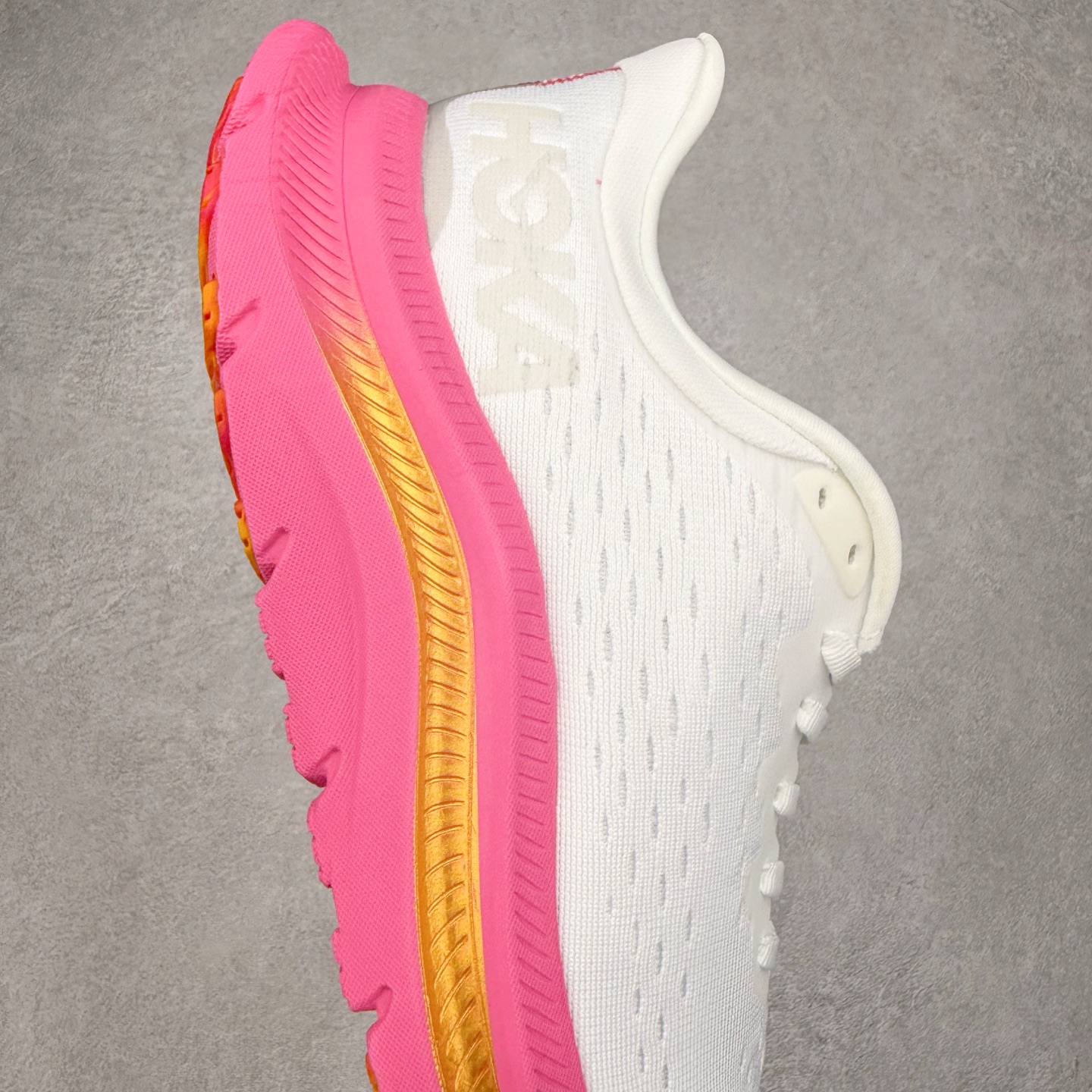 图片[6]-HOKA ONE ONE Kawana 运动鞋 设计采用再生植物纤维网纱制成独特的新型鞋面 工程网纱鞋面柔软透气 搭载 HOKA 标志性缓震中底 提供贴合脚感的同时 还带来有力的支撑 可以在不同速度下兼顾耐久性 是跑步新手和运动爱好者在多场景跑步、运动健身和日常通勤时的不二之选 前后掌 5mm 落差的缓震中底与凹槽设计外底结合速度型滚动平衡技术 可在步伐转换的过程中确保平稳过渡 加长版鞋跟和符合人体工学的跟腱部结构赋予运动爱好者轻盈舒适的脚感 KAWANA 以备受追捧的 MACH 4 作为灵感之源 鞋跟处的 SwallowTail™ 几何造型可在落地时缔造流畅稳定的步态 得以实现柔韧保护 后跟延伸而出的鞋提方便穿脱 全方位提升了整双鞋的穿着体验 尺码：36 36.5 37.5 38 38.5 39 40 40.5 41 42 42.5 43 44 44.5 45-选品中心