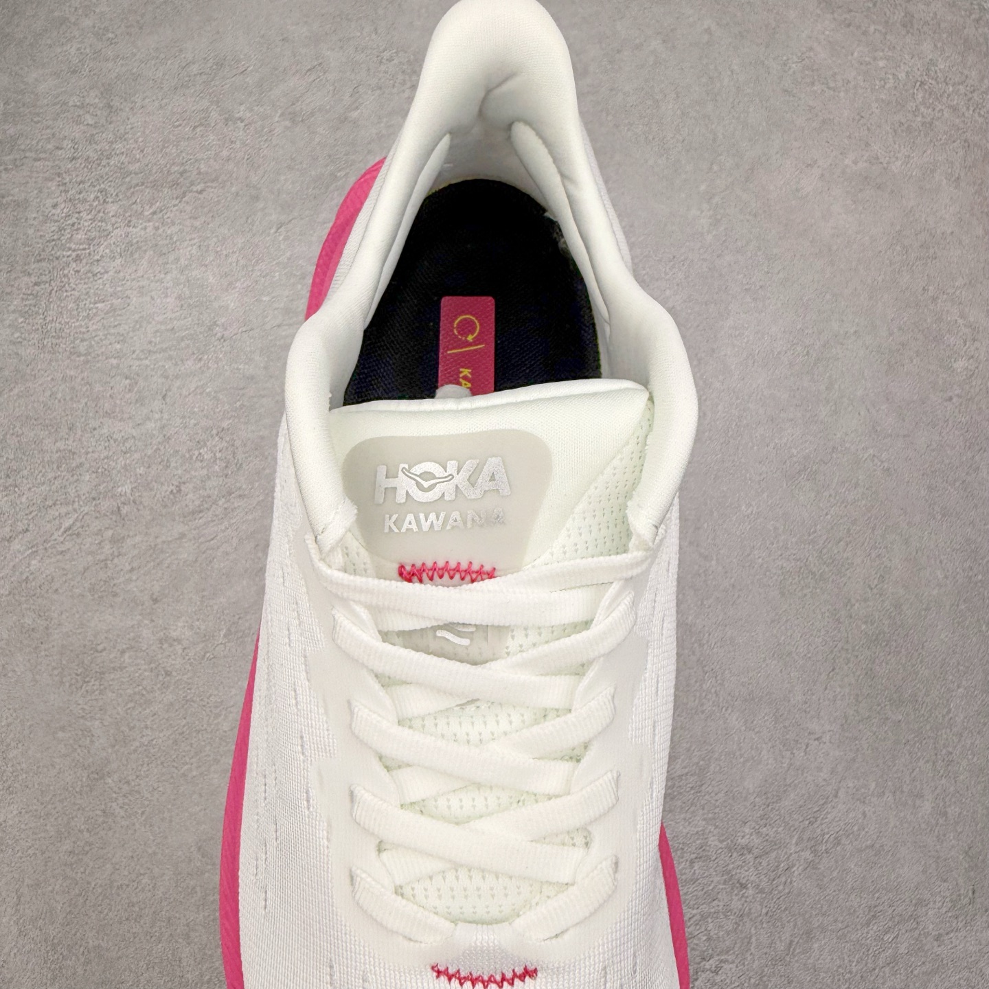 图片[5]-HOKA ONE ONE Kawana 运动鞋 设计采用再生植物纤维网纱制成独特的新型鞋面 工程网纱鞋面柔软透气 搭载 HOKA 标志性缓震中底 提供贴合脚感的同时 还带来有力的支撑 可以在不同速度下兼顾耐久性 是跑步新手和运动爱好者在多场景跑步、运动健身和日常通勤时的不二之选 前后掌 5mm 落差的缓震中底与凹槽设计外底结合速度型滚动平衡技术 可在步伐转换的过程中确保平稳过渡 加长版鞋跟和符合人体工学的跟腱部结构赋予运动爱好者轻盈舒适的脚感 KAWANA 以备受追捧的 MACH 4 作为灵感之源 鞋跟处的 SwallowTail™ 几何造型可在落地时缔造流畅稳定的步态 得以实现柔韧保护 后跟延伸而出的鞋提方便穿脱 全方位提升了整双鞋的穿着体验 尺码：36 36.5 37.5 38 38.5 39 40 40.5 41 42 42.5 43 44 44.5 45-选品中心