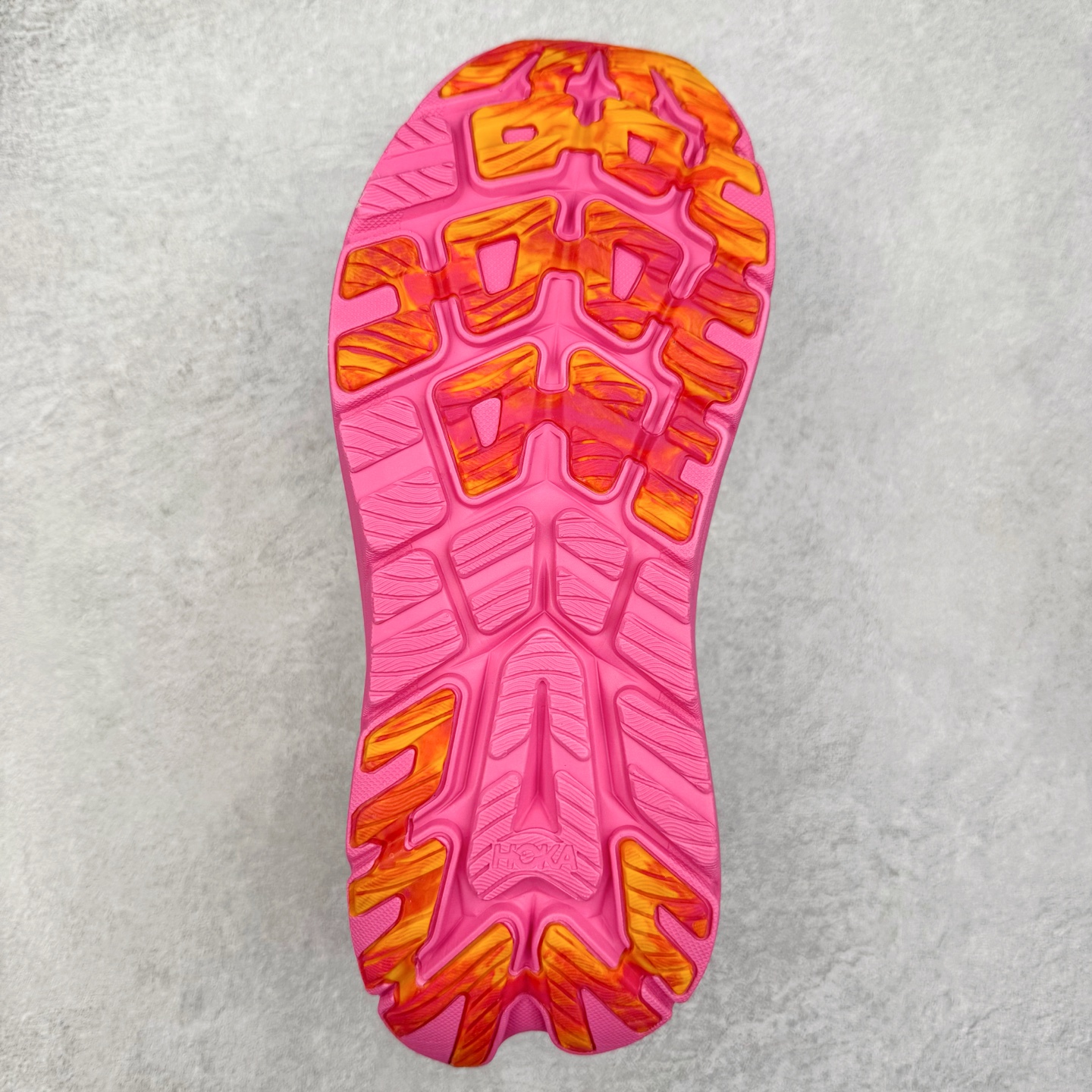 图片[9]-HOKA ONE ONE Kawana 运动鞋 设计采用再生植物纤维网纱制成独特的新型鞋面 工程网纱鞋面柔软透气 搭载 HOKA 标志性缓震中底 提供贴合脚感的同时 还带来有力的支撑 可以在不同速度下兼顾耐久性 是跑步新手和运动爱好者在多场景跑步、运动健身和日常通勤时的不二之选 前后掌 5mm 落差的缓震中底与凹槽设计外底结合速度型滚动平衡技术 可在步伐转换的过程中确保平稳过渡 加长版鞋跟和符合人体工学的跟腱部结构赋予运动爱好者轻盈舒适的脚感 KAWANA 以备受追捧的 MACH 4 作为灵感之源 鞋跟处的 SwallowTail™ 几何造型可在落地时缔造流畅稳定的步态 得以实现柔韧保护 后跟延伸而出的鞋提方便穿脱 全方位提升了整双鞋的穿着体验 尺码：36 36.5 37.5 38 38.5 39 40 40.5 41 42 42.5 43 44 44.5 45-选品中心