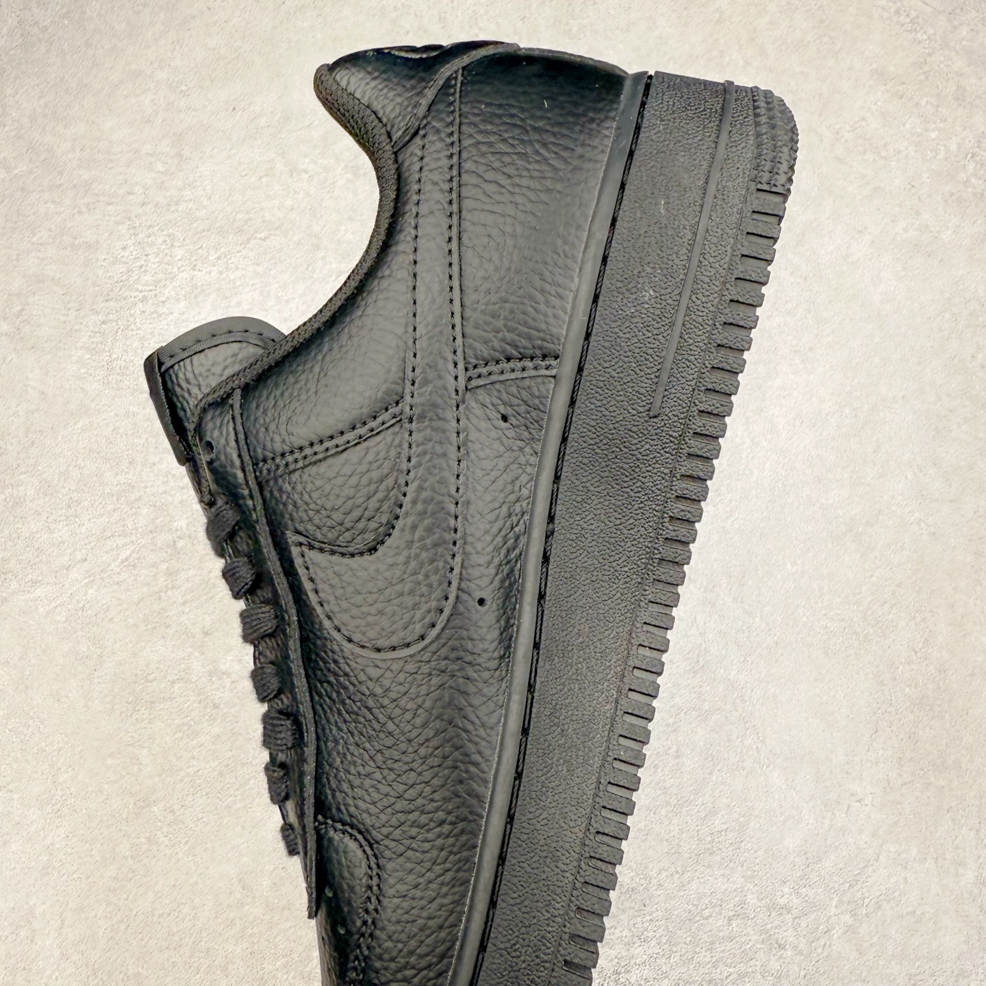 图片[7]-＃福利特价 NK Air Force 1´07 Low 空军一号低帮百搭休闲运动板鞋 柔软、弹性十足的缓震性能和出色的中底设计 横跨复古与现代的外型结合 造就出风靡全球 三十多年的Force 1 直到今天还深受青睐 尺码：36 36.5 37.5 38 38.5 39 40 40.5 41 42 42.5 43 44 44.5 45-选品中心