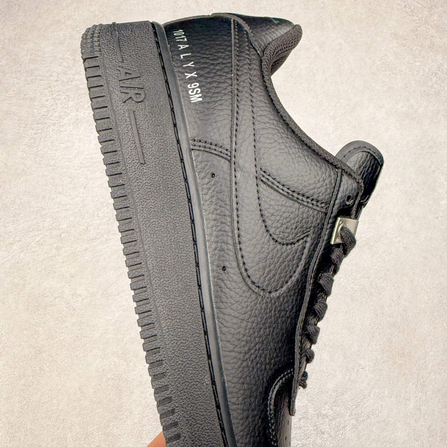 图片[6]-＃福利特价 NK Air Force 1´07 Low 空军一号低帮百搭休闲运动板鞋 柔软、弹性十足的缓震性能和出色的中底设计 横跨复古与现代的外型结合 造就出风靡全球 三十多年的Force 1 直到今天还深受青睐 尺码：36 36.5 37.5 38 38.5 39 40 40.5 41 42 42.5 43 44 44.5 45-选品中心