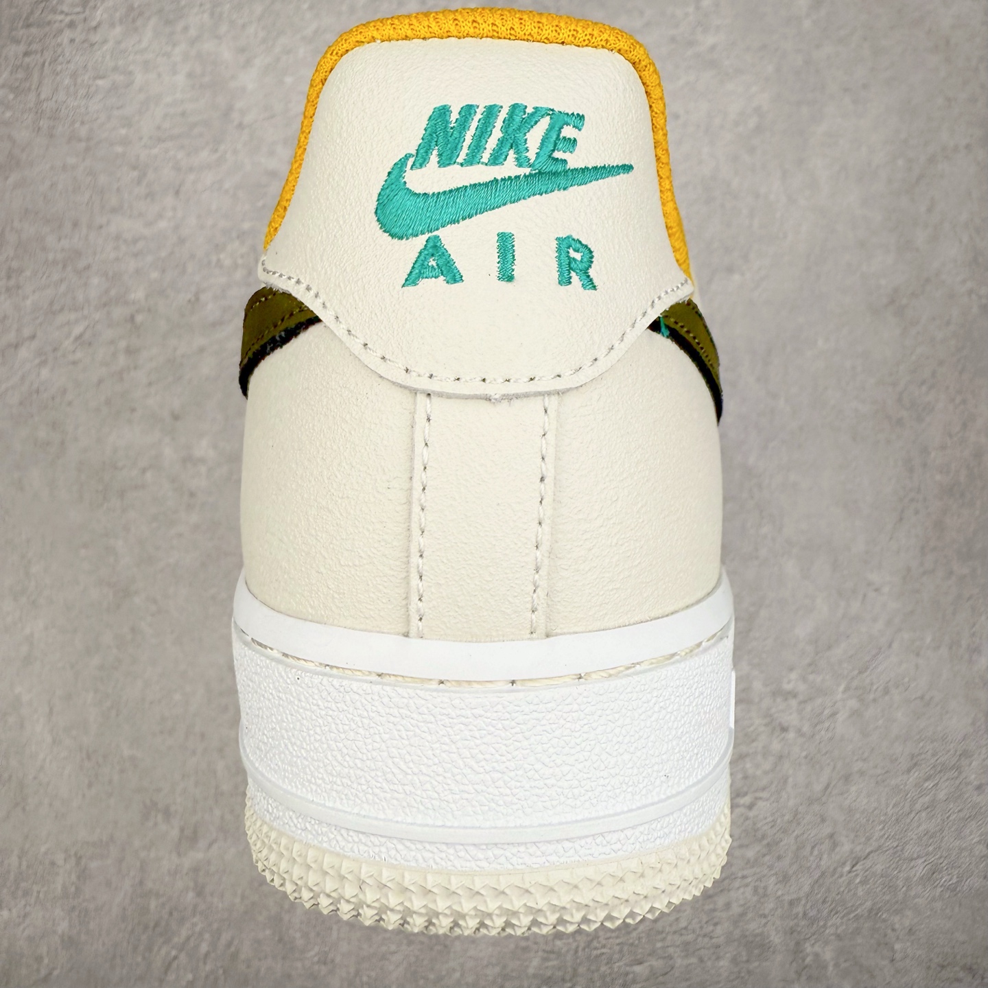 图片[8]-＃福利特价 NK Air Force 1´07 Low 空军一号低帮百搭休闲运动板鞋 柔软、弹性十足的缓震性能和出色的中底设计 横跨复古与现代的外型结合 造就出风靡全球 三十多年的Force 1 直到今天还深受青睐 尺码：36 36.5 37.5 38 38.5 39 40 40.5 41 42 42.5 43 44 44.5 45-选品中心