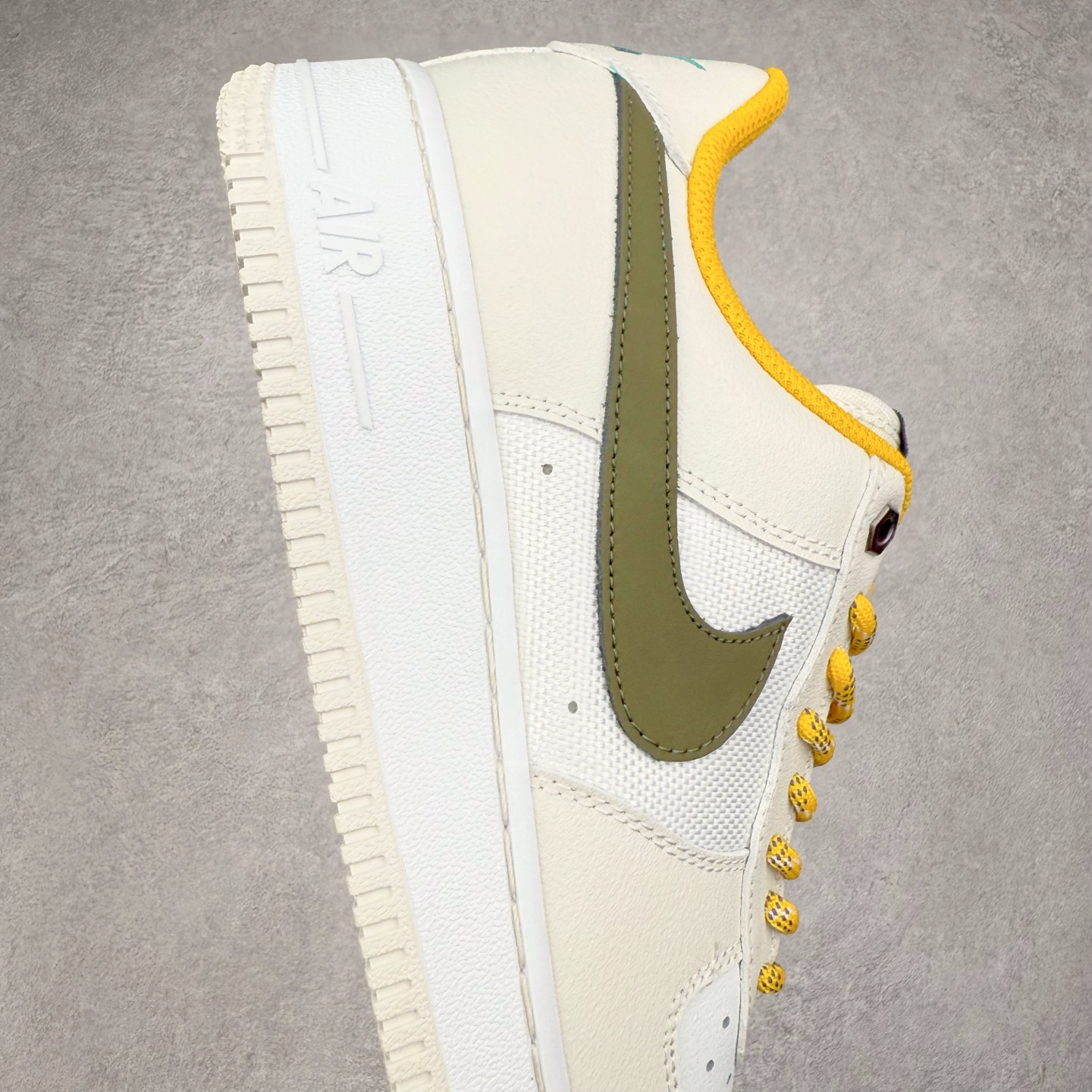 图片[6]-＃福利特价 NK Air Force 1´07 Low 空军一号低帮百搭休闲运动板鞋 柔软、弹性十足的缓震性能和出色的中底设计 横跨复古与现代的外型结合 造就出风靡全球 三十多年的Force 1 直到今天还深受青睐 尺码：36 36.5 37.5 38 38.5 39 40 40.5 41 42 42.5 43 44 44.5 45-选品中心