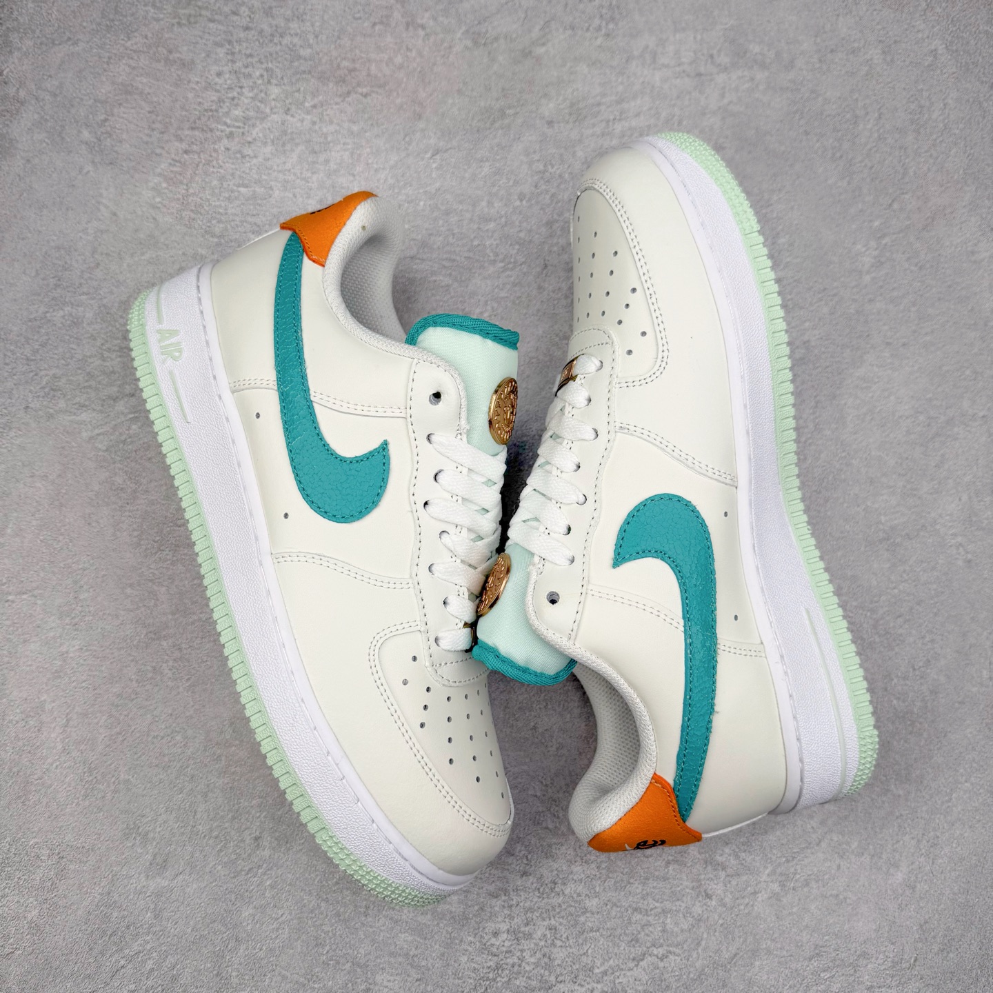 图片[3]-＃福利特价 NK Air Force 1´07 Low 空军一号低帮百搭休闲运动板鞋 柔软、弹性十足的缓震性能和出色的中底设计 横跨复古与现代的外型结合 造就出风靡全球 三十多年的Force 1 直到今天还深受青睐 尺码：36 36.5 37.5 38 38.5 39 40 40.5 41 42 42.5 43 44 44.5 45-选品中心
