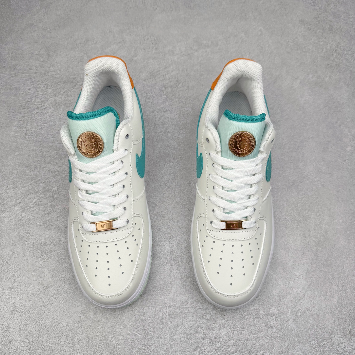 图片[2]-＃福利特价 NK Air Force 1´07 Low 空军一号低帮百搭休闲运动板鞋 柔软、弹性十足的缓震性能和出色的中底设计 横跨复古与现代的外型结合 造就出风靡全球 三十多年的Force 1 直到今天还深受青睐 尺码：36 36.5 37.5 38 38.5 39 40 40.5 41 42 42.5 43 44 44.5 45-选品中心