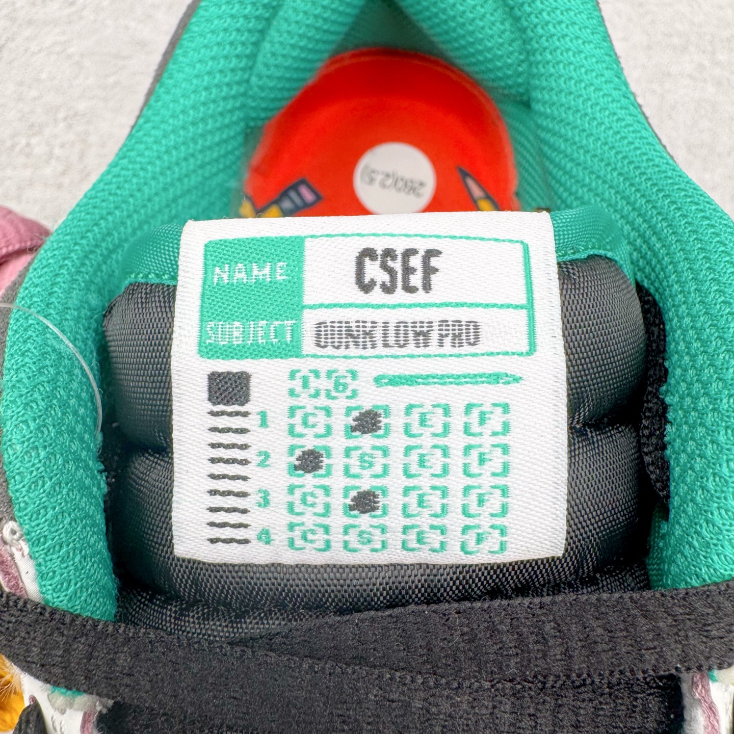 图片[15]-＃F版 CSEF x NK SB Dunk Low 联名白绿黑 HJ4132-100 性价比王者 极限压缩利润空间 超乎所想的高性价比 用料绝不含糊 原盒原配 正确耐磨橡胶大底 超高清洁度 全鞋零毛边皮料切割 全套原楦原模倾力打造完美版型 尺码：36 36.5 37.5 38 38.5 39 40 40.5 41 42 42.5 43 44 44.5 45 46 47.5-选品中心