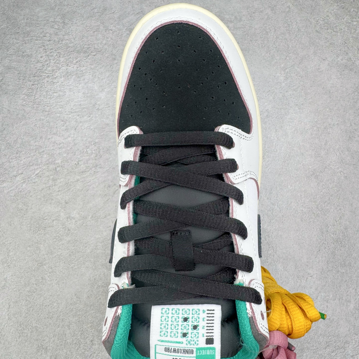 图片[4]-＃F版 CSEF x NK SB Dunk Low 联名白绿黑 HJ4132-100 性价比王者 极限压缩利润空间 超乎所想的高性价比 用料绝不含糊 原盒原配 正确耐磨橡胶大底 超高清洁度 全鞋零毛边皮料切割 全套原楦原模倾力打造完美版型 尺码：36 36.5 37.5 38 38.5 39 40 40.5 41 42 42.5 43 44 44.5 45 46 47.5-选品中心