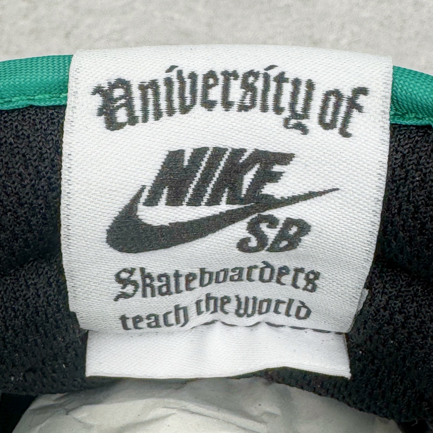 图片[14]-＃F版 CSEF x NK SB Dunk Low 联名白绿黑 HJ4132-100 性价比王者 极限压缩利润空间 超乎所想的高性价比 用料绝不含糊 原盒原配 正确耐磨橡胶大底 超高清洁度 全鞋零毛边皮料切割 全套原楦原模倾力打造完美版型 尺码：36 36.5 37.5 38 38.5 39 40 40.5 41 42 42.5 43 44 44.5 45 46 47.5-选品中心