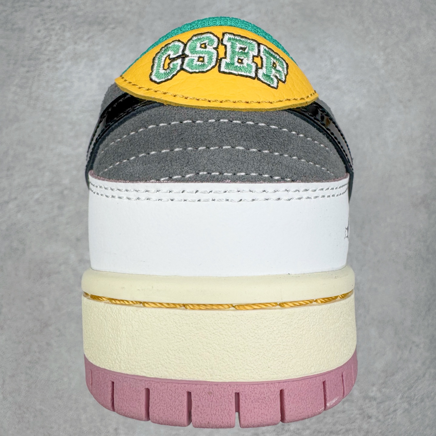 图片[8]-＃F版 CSEF x NK SB Dunk Low 联名白绿黑 HJ4132-100 性价比王者 极限压缩利润空间 超乎所想的高性价比 用料绝不含糊 原盒原配 正确耐磨橡胶大底 超高清洁度 全鞋零毛边皮料切割 全套原楦原模倾力打造完美版型 尺码：36 36.5 37.5 38 38.5 39 40 40.5 41 42 42.5 43 44 44.5 45 46 47.5-选品中心