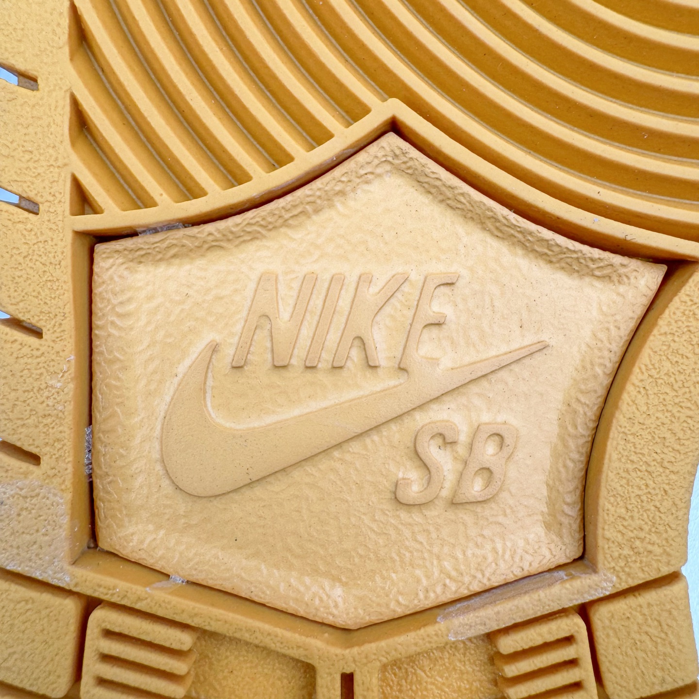 图片[20]-＃F版 CSEF x NK SB Dunk Low 联名白绿黑 HJ4132-100 性价比王者 极限压缩利润空间 超乎所想的高性价比 用料绝不含糊 原盒原配 正确耐磨橡胶大底 超高清洁度 全鞋零毛边皮料切割 全套原楦原模倾力打造完美版型 尺码：36 36.5 37.5 38 38.5 39 40 40.5 41 42 42.5 43 44 44.5 45 46 47.5-选品中心