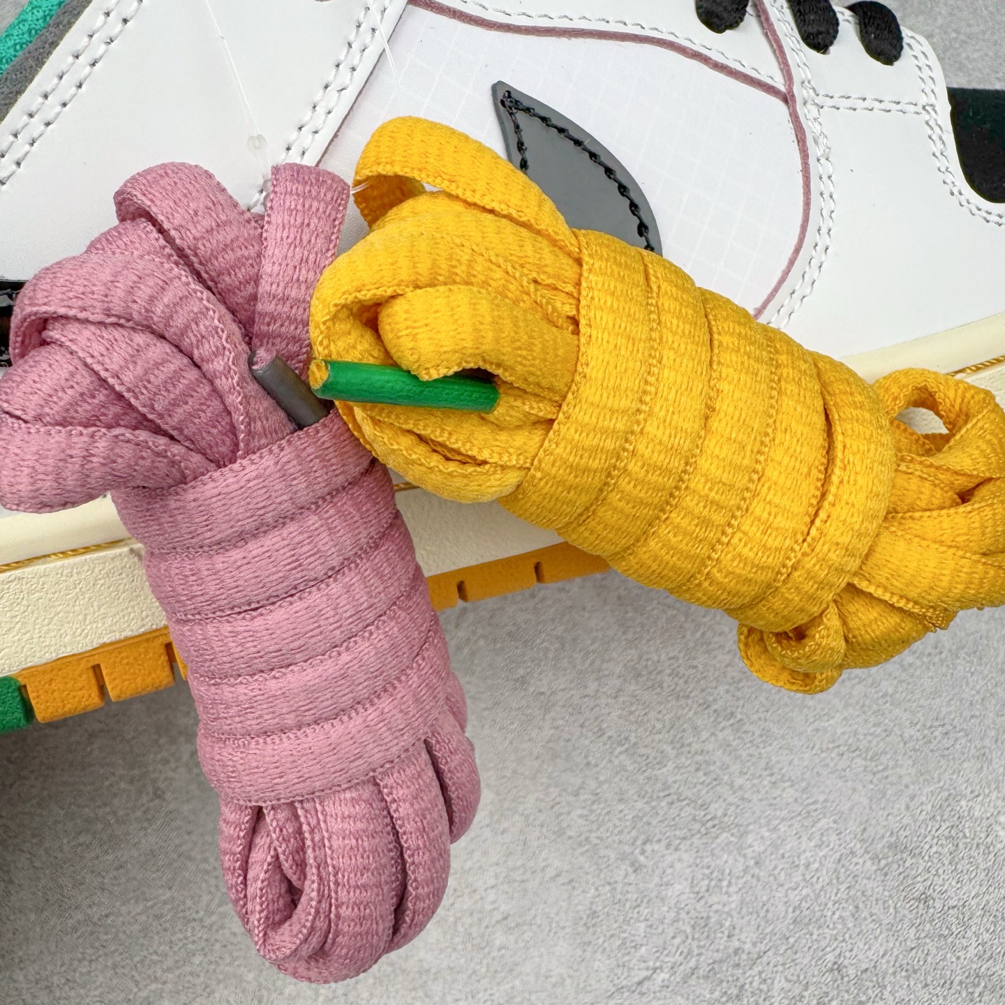 图片[17]-＃F版 CSEF x NK SB Dunk Low 联名白绿黑 HJ4132-100 性价比王者 极限压缩利润空间 超乎所想的高性价比 用料绝不含糊 原盒原配 正确耐磨橡胶大底 超高清洁度 全鞋零毛边皮料切割 全套原楦原模倾力打造完美版型 尺码：36 36.5 37.5 38 38.5 39 40 40.5 41 42 42.5 43 44 44.5 45 46 47.5-选品中心