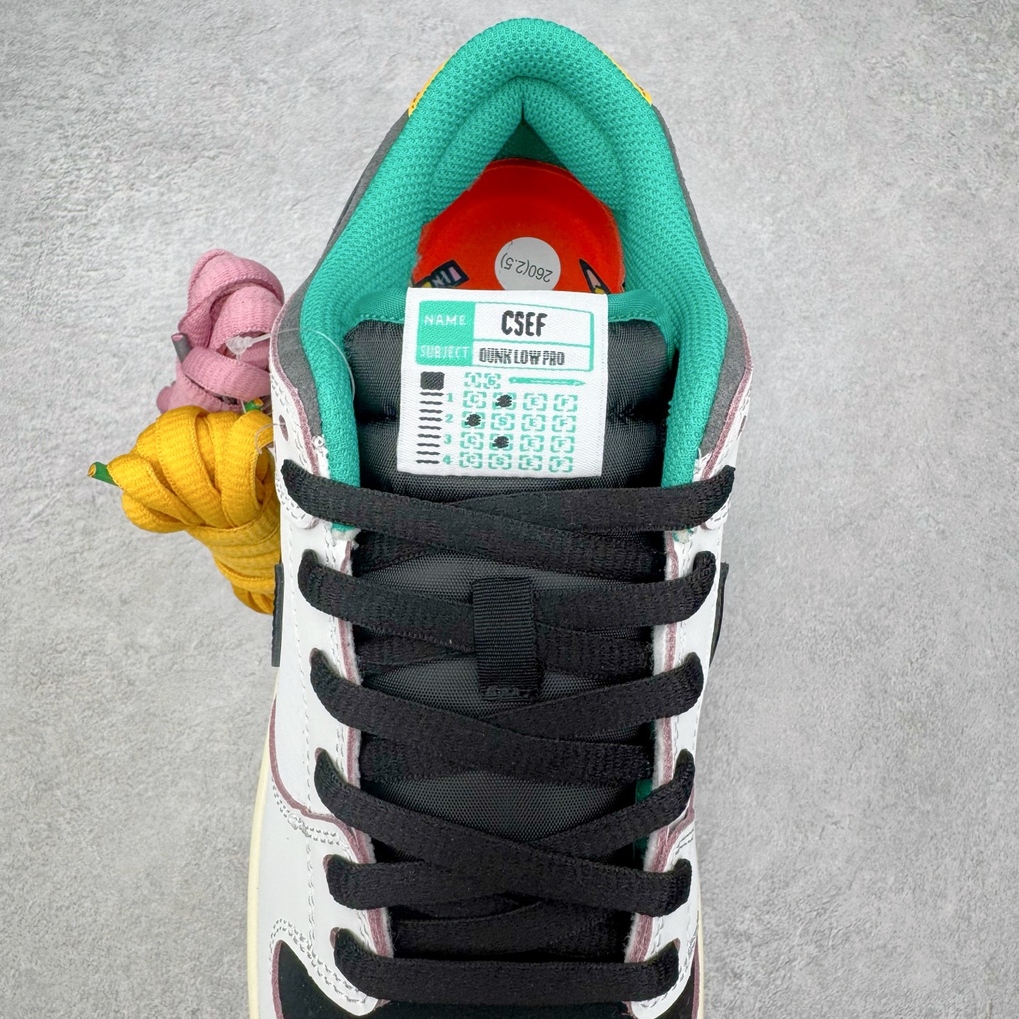 图片[5]-＃F版 CSEF x NK SB Dunk Low 联名白绿黑 HJ4132-100 性价比王者 极限压缩利润空间 超乎所想的高性价比 用料绝不含糊 原盒原配 正确耐磨橡胶大底 超高清洁度 全鞋零毛边皮料切割 全套原楦原模倾力打造完美版型 尺码：36 36.5 37.5 38 38.5 39 40 40.5 41 42 42.5 43 44 44.5 45 46 47.5-选品中心