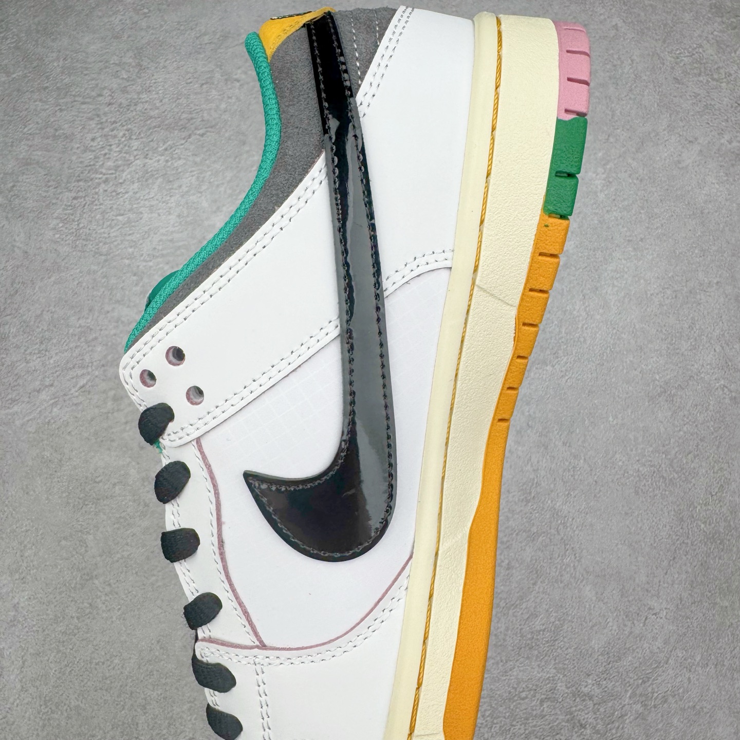 图片[7]-＃F版 CSEF x NK SB Dunk Low 联名白绿黑 HJ4132-100 性价比王者 极限压缩利润空间 超乎所想的高性价比 用料绝不含糊 原盒原配 正确耐磨橡胶大底 超高清洁度 全鞋零毛边皮料切割 全套原楦原模倾力打造完美版型 尺码：36 36.5 37.5 38 38.5 39 40 40.5 41 42 42.5 43 44 44.5 45 46 47.5-选品中心