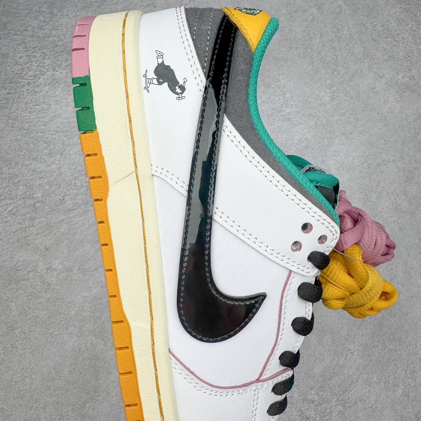 图片[6]-＃F版 CSEF x NK SB Dunk Low 联名白绿黑 HJ4132-100 性价比王者 极限压缩利润空间 超乎所想的高性价比 用料绝不含糊 原盒原配 正确耐磨橡胶大底 超高清洁度 全鞋零毛边皮料切割 全套原楦原模倾力打造完美版型 尺码：36 36.5 37.5 38 38.5 39 40 40.5 41 42 42.5 43 44 44.5 45 46 47.5-选品中心