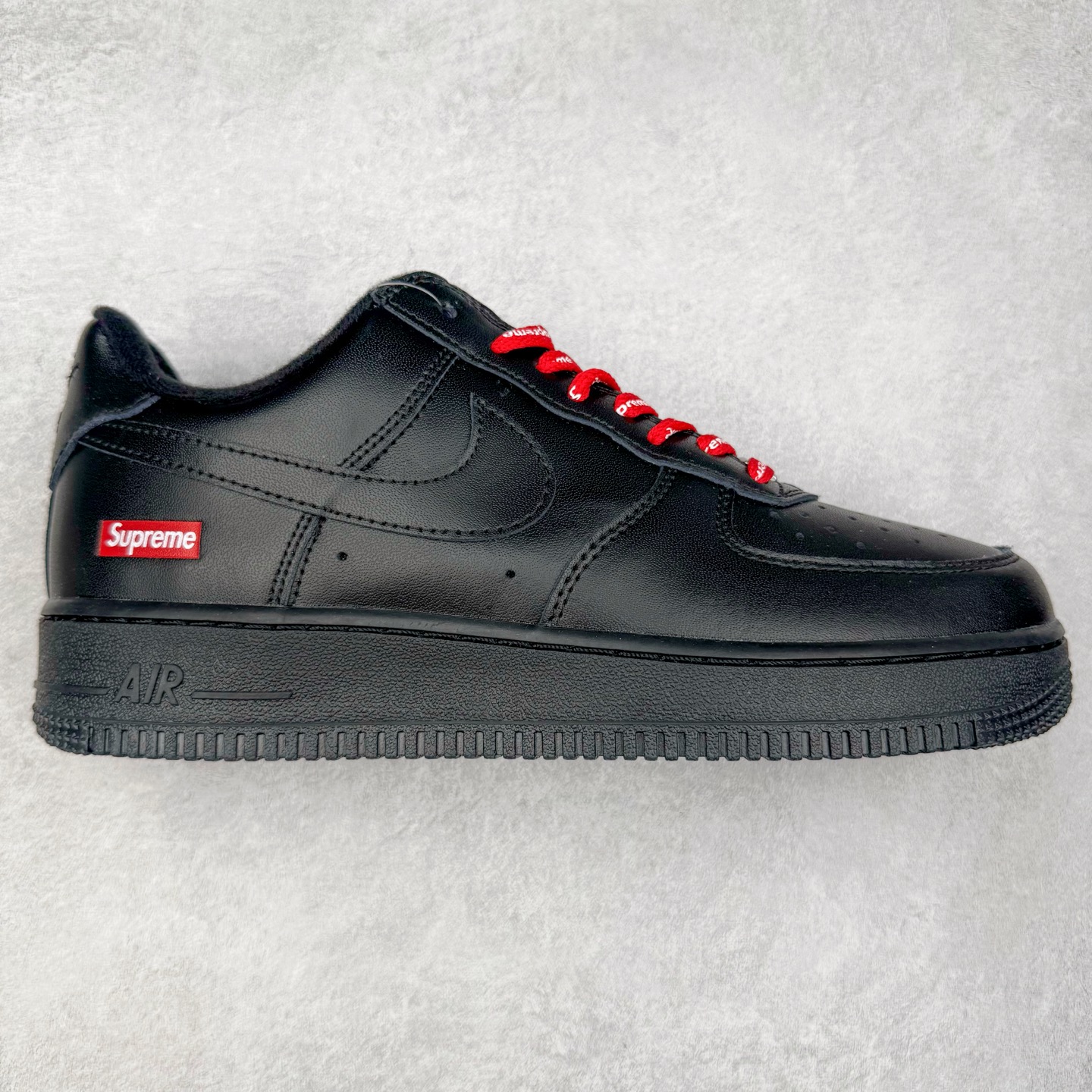 #福利特价 NK Air Force 1´07 Low 空军一号低帮百搭休闲运动板鞋 柔软、弹性十足的缓震性能和出色的中底设计 横跨复古与现代的外型结合 造就出风靡全球 三十多年的Force 1 直到今天还深受青睐 尺码:36 36.5 37.5 38 38.5 39 40 40.5 41 42 42.5 43 44 44.5 45-选品中心