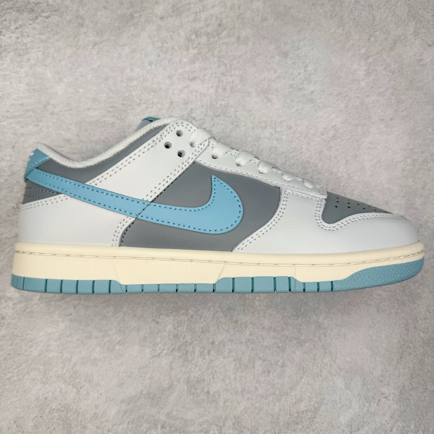 ＃F版 NK Dunk Low 灰蓝 HF5441-001 性价比王者 极限压缩利润空间 超乎所想的高性价比 用料绝不含糊 原盒原配 正确耐磨橡胶大底 超高清洁度 全鞋零毛边皮料切割 全套原楦原模倾力打造完美版型 尺码：36 36.5 37.5 38 38.5 39 40 40.5 41 42 42.5 43 44 44.5 45 46 47.5-选品中心