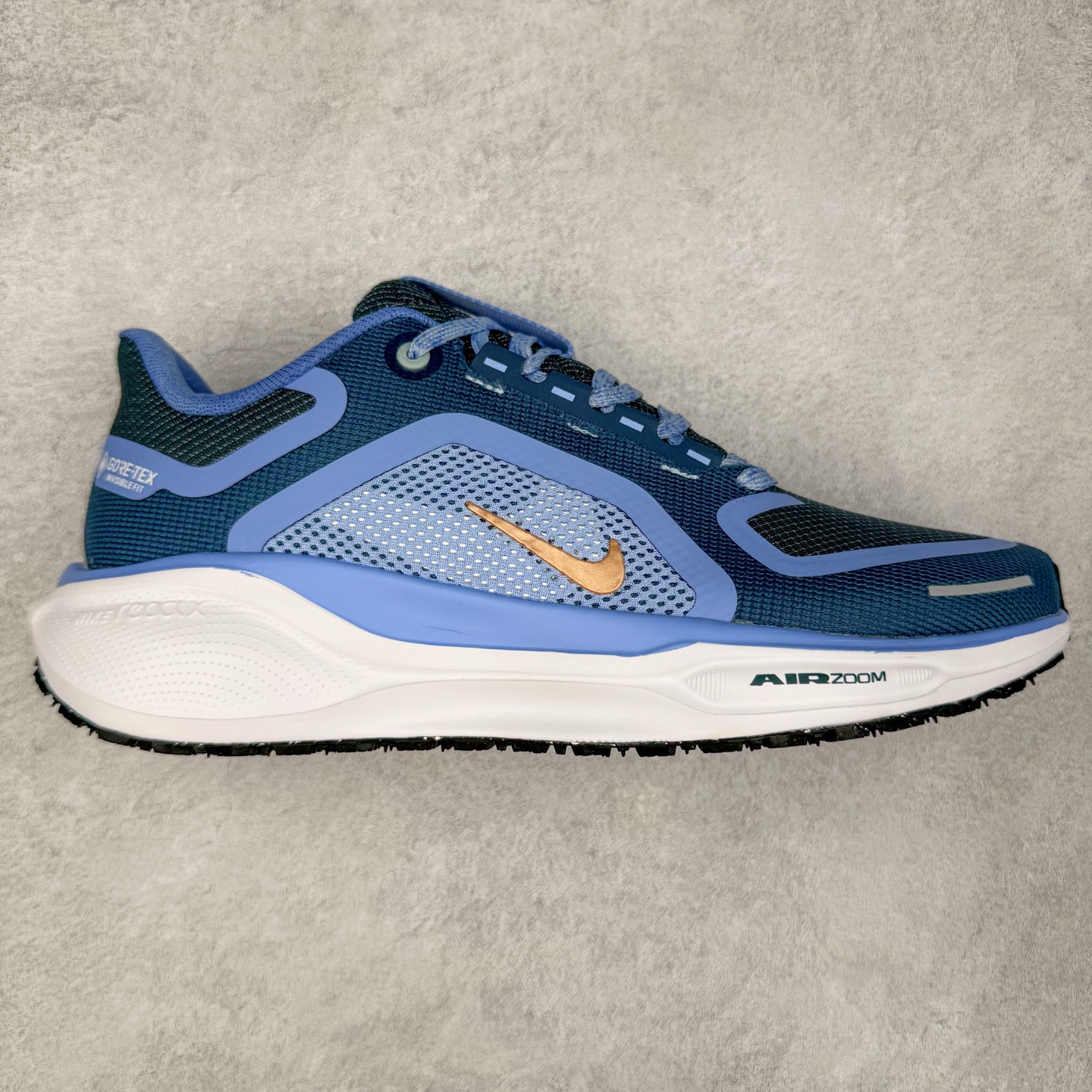 ＃特价福利 NK Zoom Pegasus 飞马41代马拉松系列网面透气缓震疾速跑鞋 拥有 Zoom Air 一如既往的稳定感和流畅感 鞋面采用工程网眼设计 为特定高热区域营造出色透气性 进一步增加鞋面的穿孔数量 让足部能够快速散热 中足搭配 Flywire 飞线 在高速运动时营造舒适稳定的贴合感 内置Zoon气垫加持 动力十足 尺码：36 36.5 37.5 38 38.5 39 40 40.5 41 42 42.5 43 44 44.5 45-选品中心