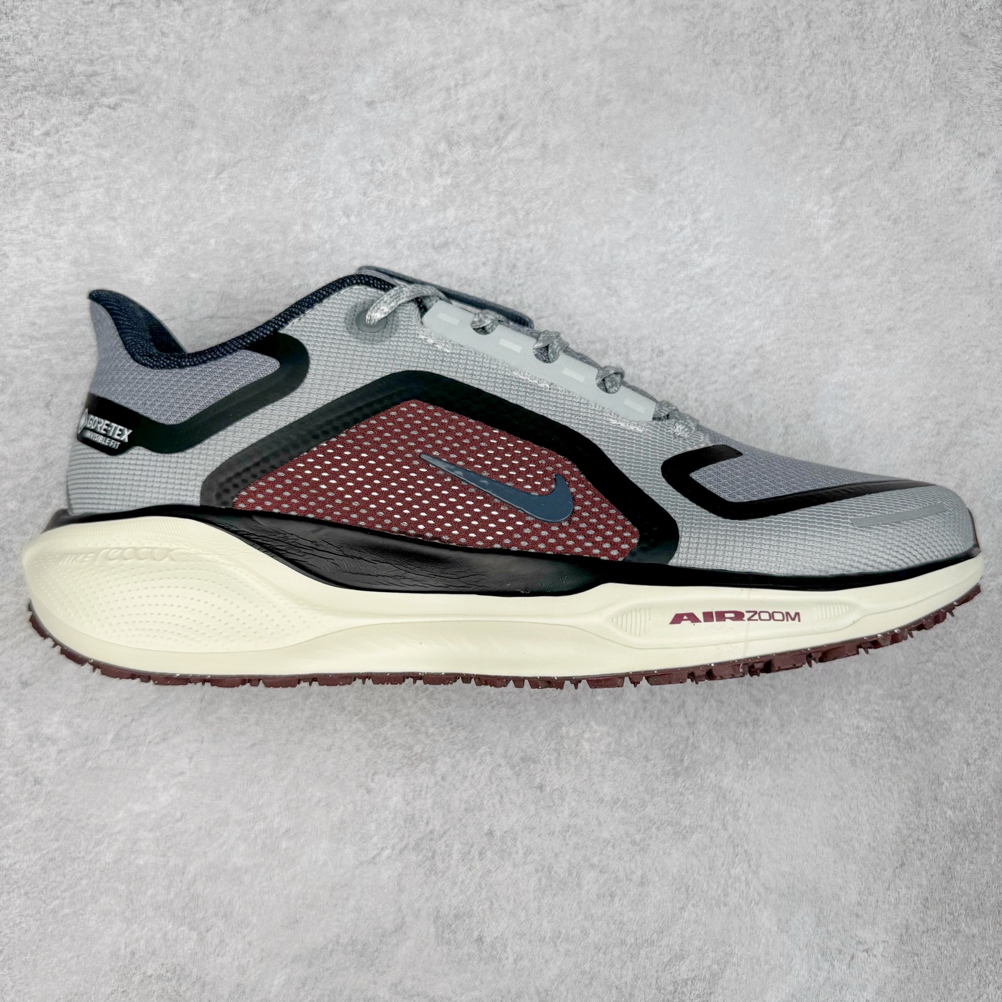 ＃特价福利 NK Zoom Pegasus 飞马41代马拉松系列网面透气缓震疾速跑鞋 拥有 Zoom Air 一如既往的稳定感和流畅感 鞋面采用工程网眼设计 为特定高热区域营造出色透气性 进一步增加鞋面的穿孔数量 让足部能够快速散热 中足搭配 Flywire 飞线 在高速运动时营造舒适稳定的贴合感 内置Zoon气垫加持 动力十足 尺码：36 36.5 37.5 38 38.5 39 40 40.5 41 42 42.5 43 44 44.5 45-选品中心