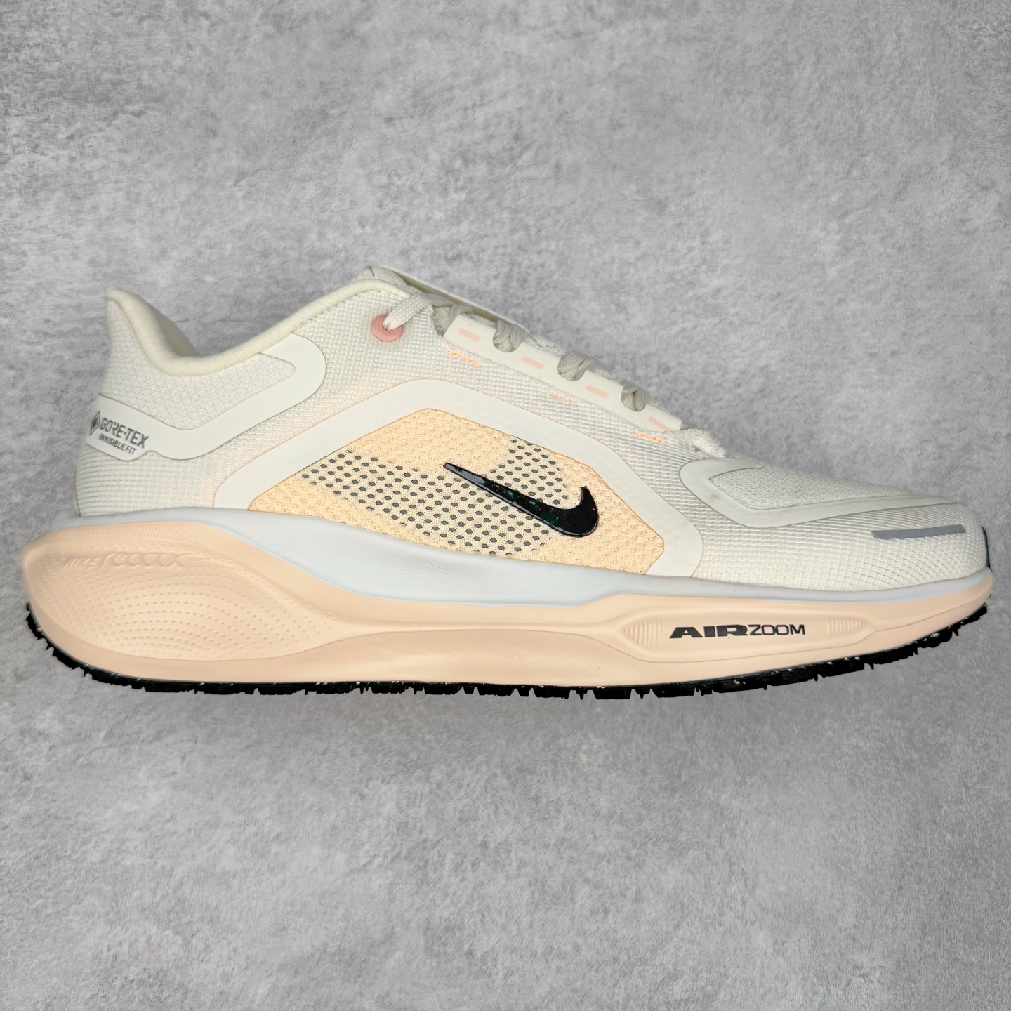 ＃特价福利 NK Zoom Pegasus 飞马41代马拉松系列网面透气缓震疾速跑鞋 拥有 Zoom Air 一如既往的稳定感和流畅感 鞋面采用工程网眼设计 为特定高热区域营造出色透气性 进一步增加鞋面的穿孔数量 让足部能够快速散热 中足搭配 Flywire 飞线 在高速运动时营造舒适稳定的贴合感 内置Zoon气垫加持 动力十足 尺码：36 36.5 37.5 38 38.5 39 40 40.5 41 42 42.5 43 44 44.5 45-选品中心