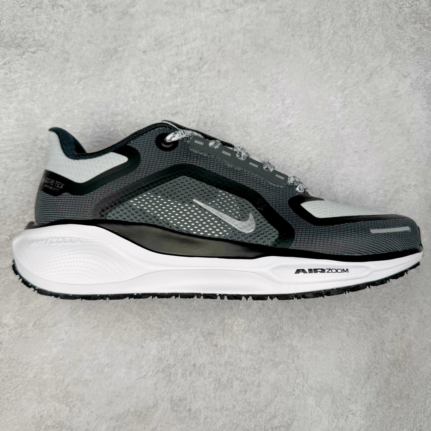 ＃特价福利 NK Zoom Pegasus 飞马41代马拉松系列网面透气缓震疾速跑鞋 拥有 Zoom Air 一如既往的稳定感和流畅感 鞋面采用工程网眼设计 为特定高热区域营造出色透气性 进一步增加鞋面的穿孔数量 让足部能够快速散热 中足搭配 Flywire 飞线 在高速运动时营造舒适稳定的贴合感 内置Zoon气垫加持 动力十足 尺码：36 36.5 37.5 38 38.5 39 40 40.5 41 42 42.5 43 44 44.5 45-选品中心