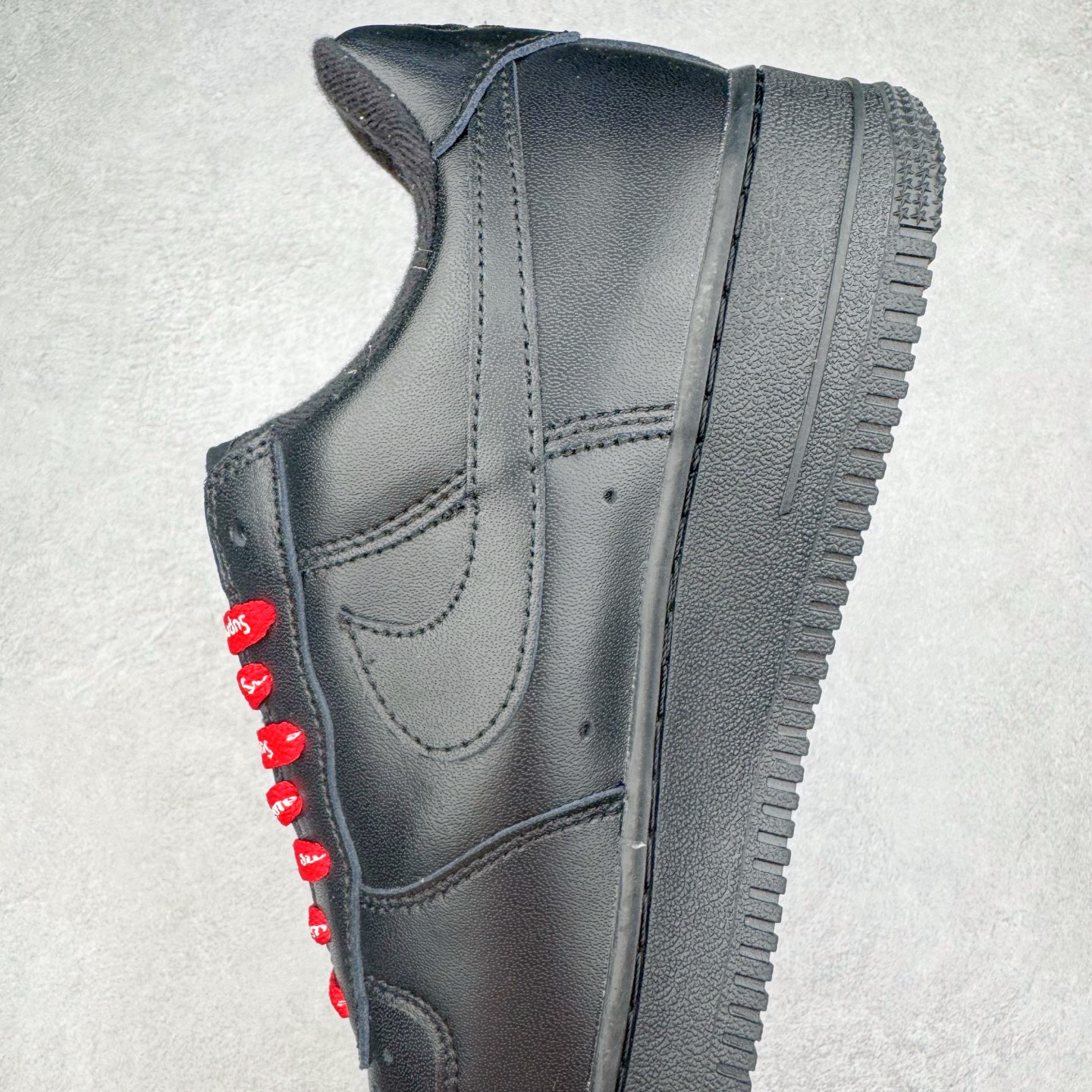 图片[7]-＃福利特价 NK Air Force 1´07 Low 空军一号低帮百搭休闲运动板鞋 柔软、弹性十足的缓震性能和出色的中底设计 横跨复古与现代的外型结合 造就出风靡全球 三十多年的Force 1 直到今天还深受青睐 尺码：36 36.5 37.5 38 38.5 39 40 40.5 41 42 42.5 43 44 44.5 45-选品中心