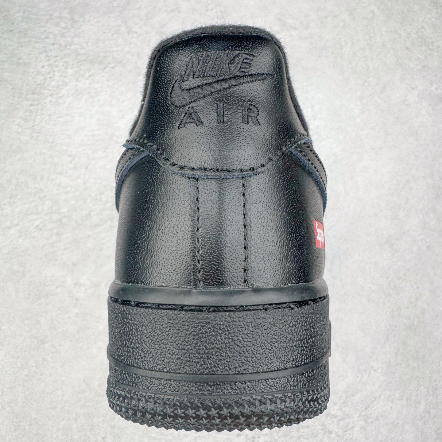 图片[8]-＃福利特价 NK Air Force 1´07 Low 空军一号低帮百搭休闲运动板鞋 柔软、弹性十足的缓震性能和出色的中底设计 横跨复古与现代的外型结合 造就出风靡全球 三十多年的Force 1 直到今天还深受青睐 尺码：36 36.5 37.5 38 38.5 39 40 40.5 41 42 42.5 43 44 44.5 45-选品中心