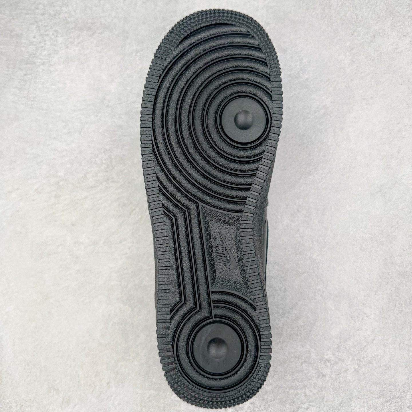 图片[9]-＃福利特价 NK Air Force 1´07 Low 空军一号低帮百搭休闲运动板鞋 柔软、弹性十足的缓震性能和出色的中底设计 横跨复古与现代的外型结合 造就出风靡全球 三十多年的Force 1 直到今天还深受青睐 尺码：36 36.5 37.5 38 38.5 39 40 40.5 41 42 42.5 43 44 44.5 45-选品中心