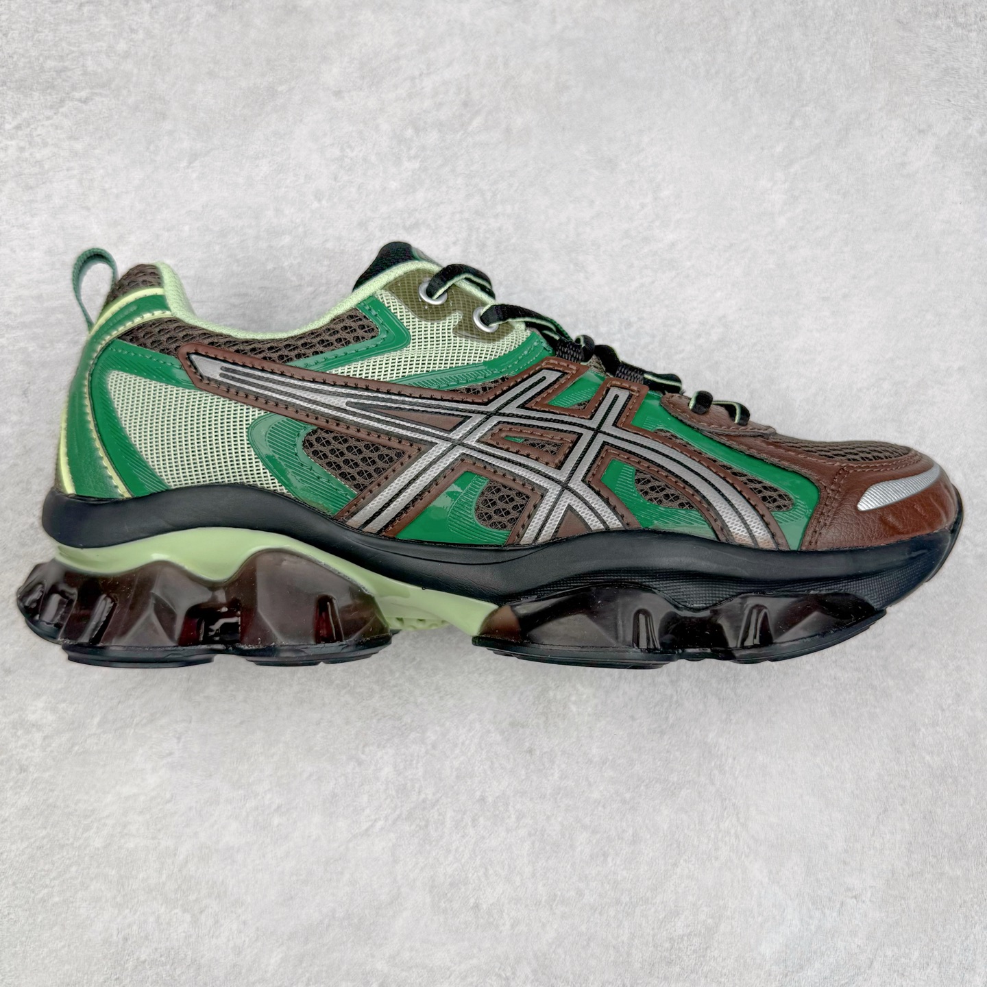 ASICS Gel-Quantum Kinetic 亚瑟士量子动能系列轻量全掌硅胶缓震休闲运动跑步鞋 ASICS以其独特匠心与科技魅力持续在运动鞋领域掀起新风尚今春二月GEL-Quantum Kinetic系列再度破茧而出携两款全新配色震撼回归倾力演绎运动潮流的无限可能 凝聚了卓越的科技创新与深厚的设计底蕴搭载先进的GEL缓震科技将每一次冲击力转化为平稳推进的动力为你提供前所未有的舒适体验与卓越的缓震保护性能 巧妙融合时尚元素与运动美学无论在街头还是赛道诠释不同情感与态度彰显独一无二的时尚运动风格尺码：36 37 37.5 38 39 39.5 40 40.5 41.5 42 42.5 43.5 44 44.5 45-选品中心